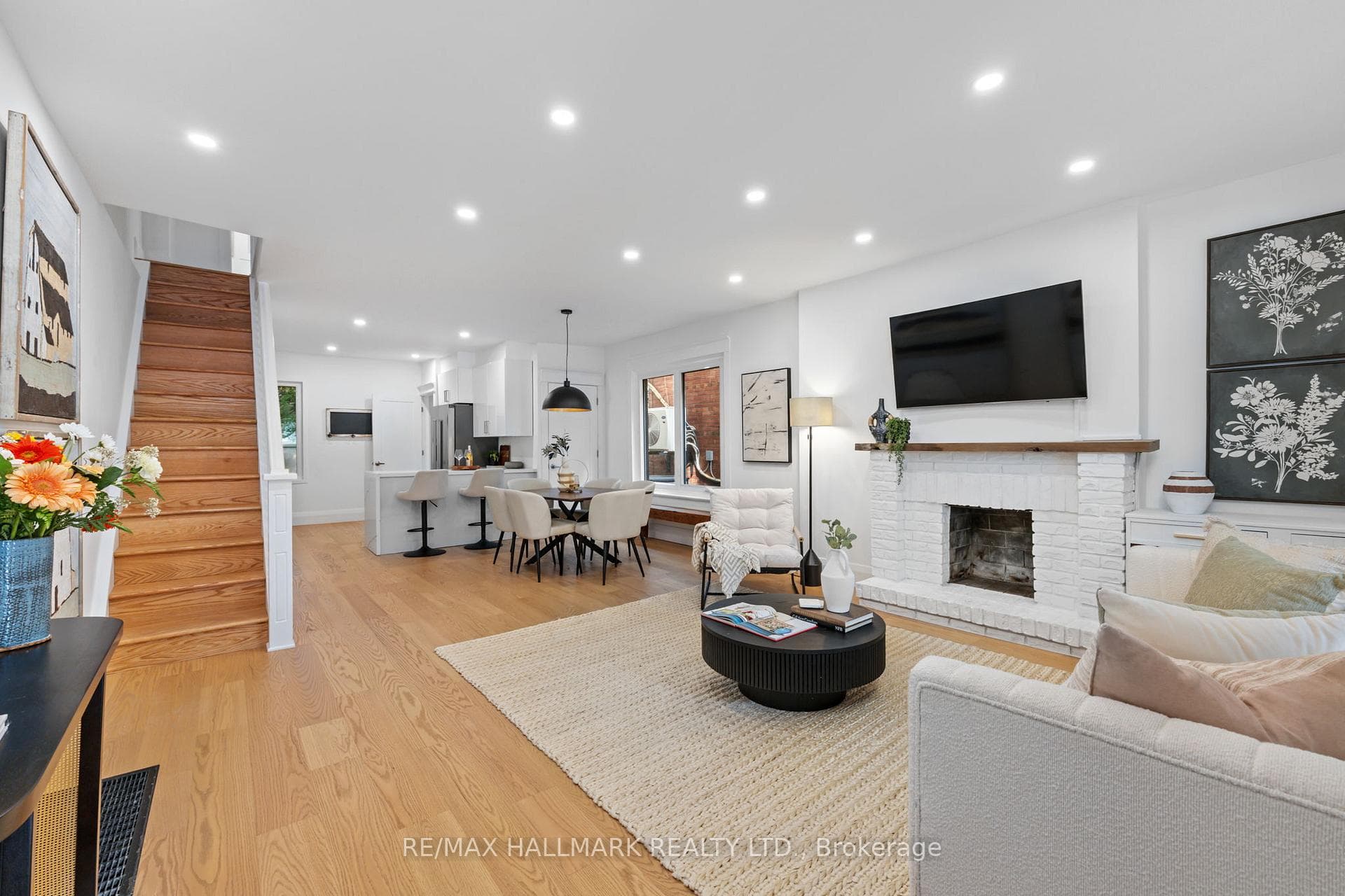 424 Kingston Road photo 3