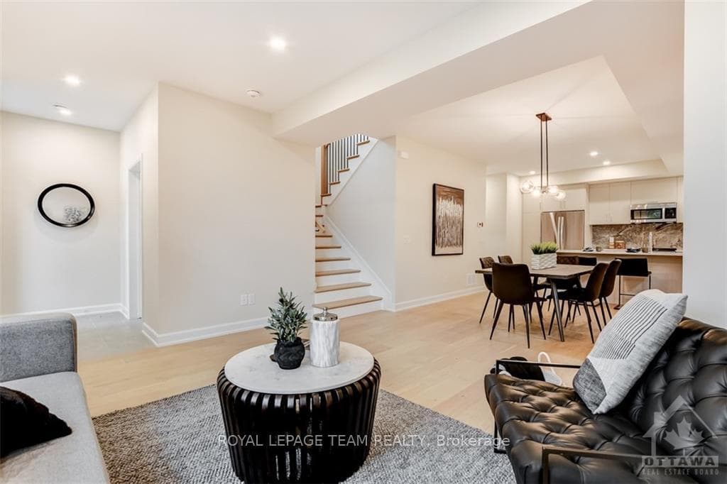 415 TWEEDSMUIR Avenue Unit A photo 6