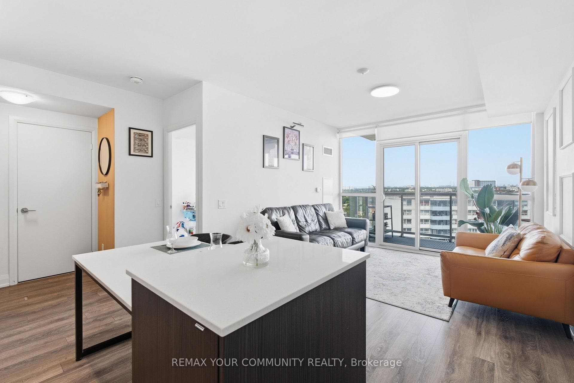 1461 Lawrence Avenue Unit 1504 photo 9