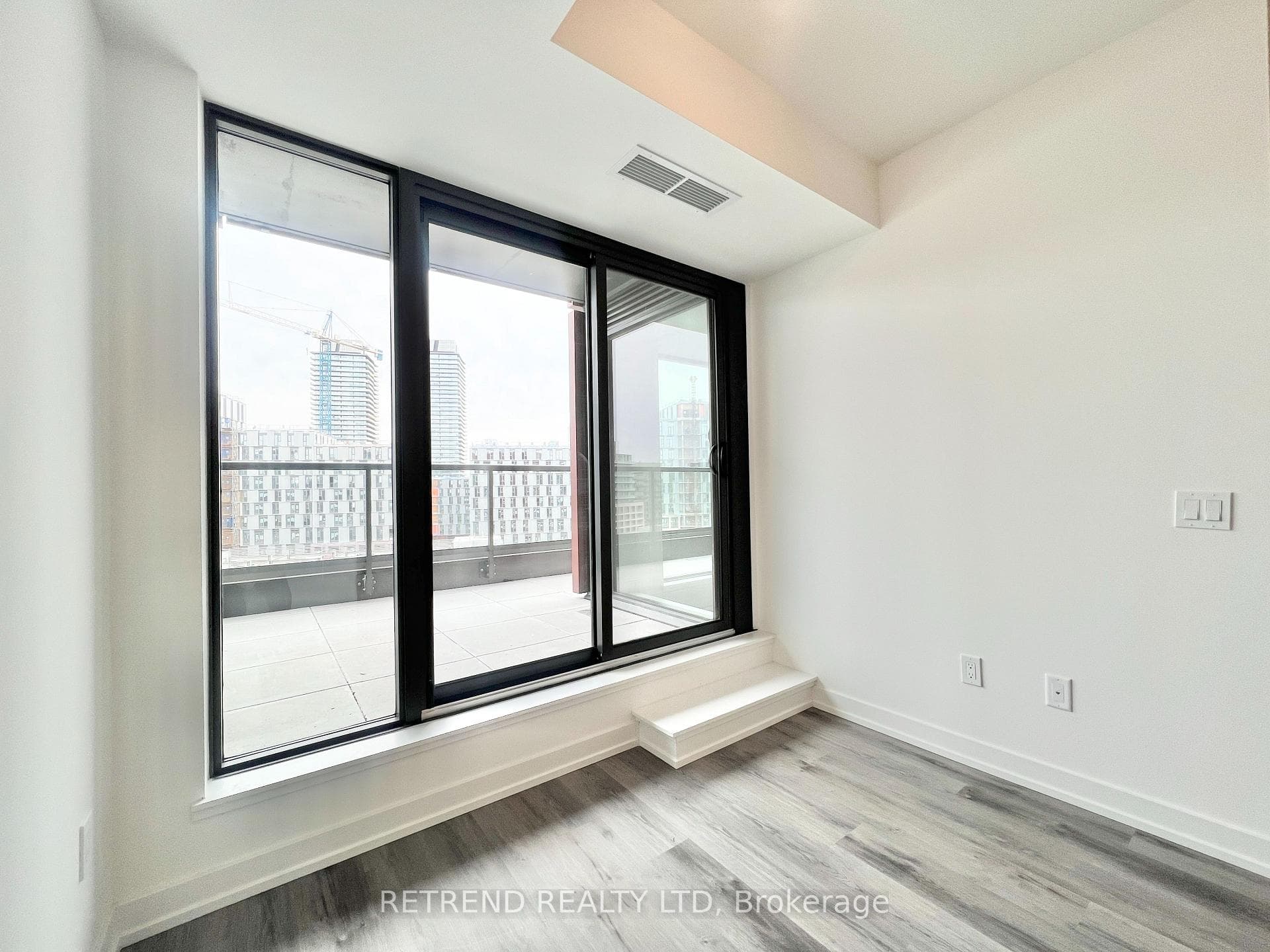 28 Eastern Avenue Unit 815 photo 6
