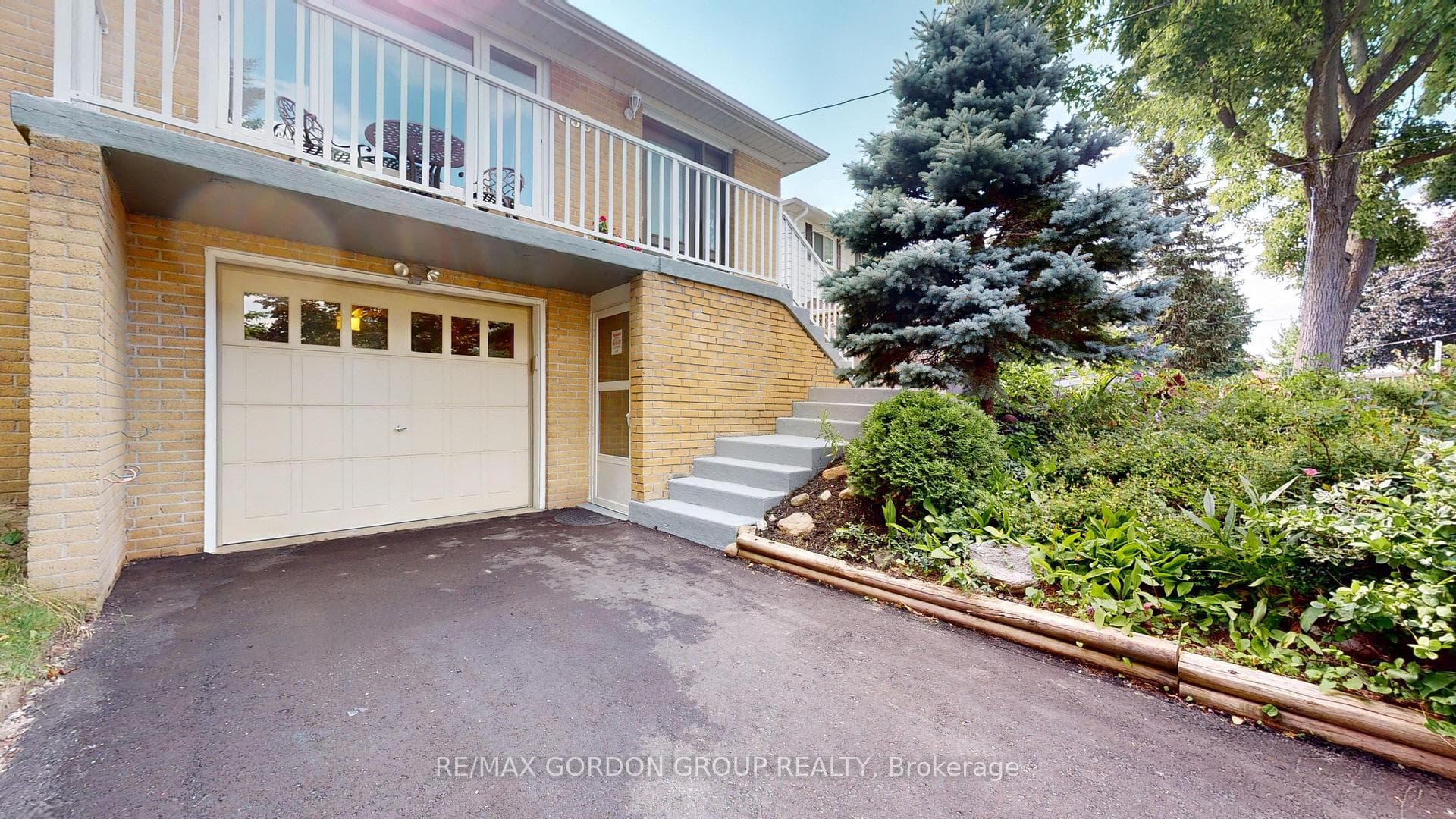 635 Mountview Place photo 2