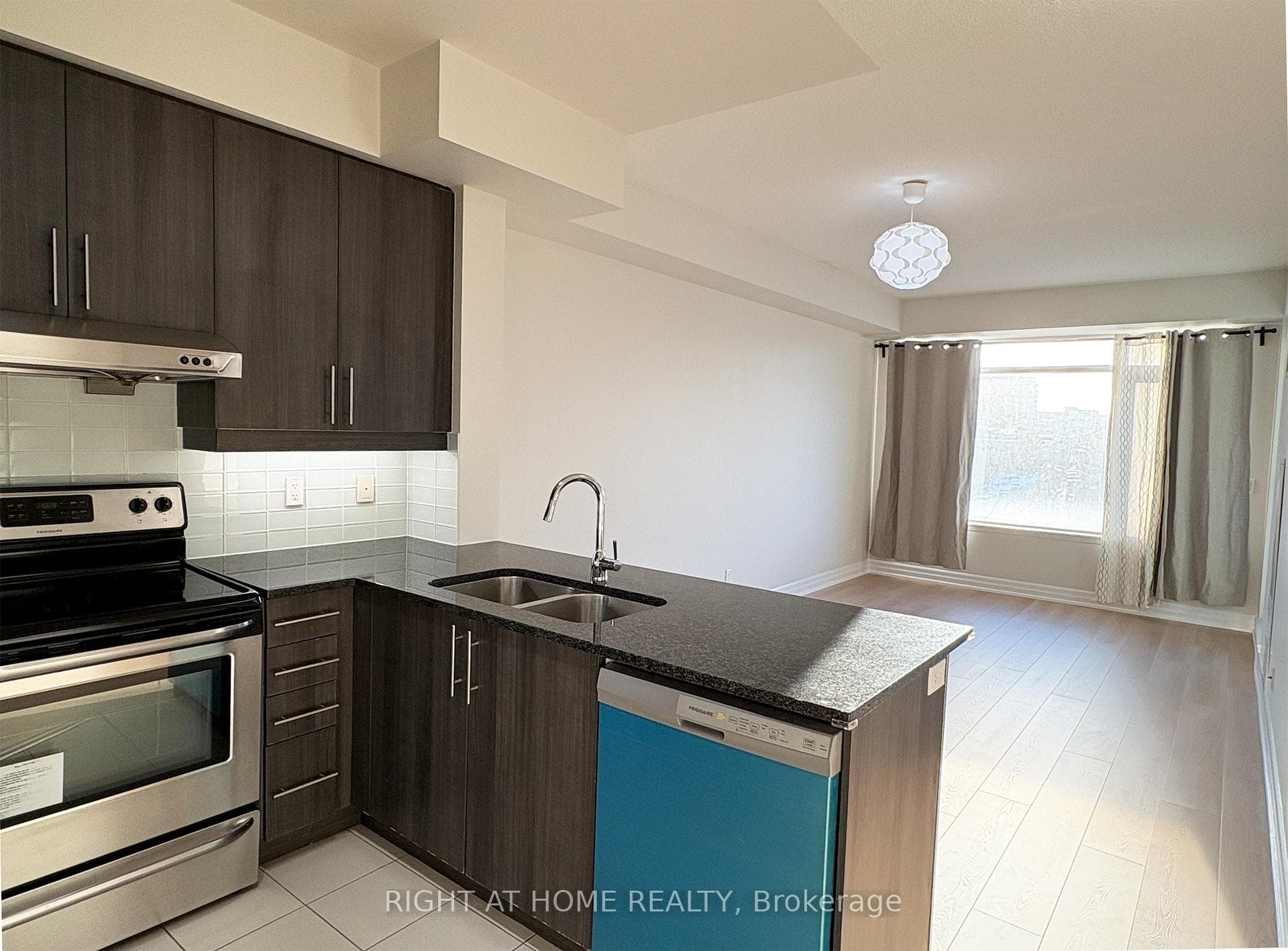 8110 Birchmount Road Unit 405 photo 1