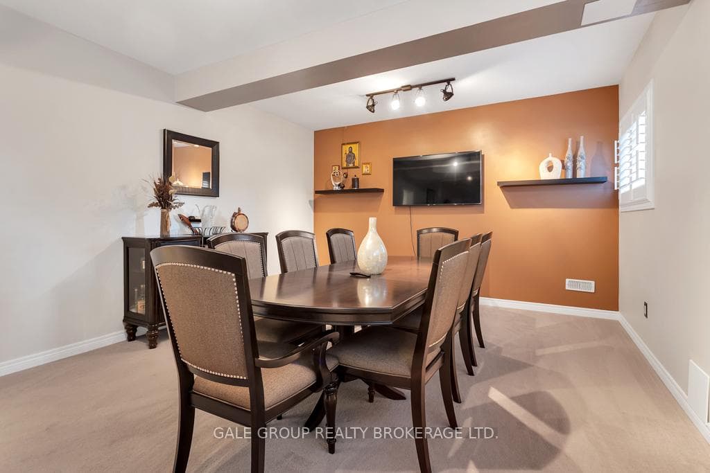1024 Upper Thames Drive photo 29