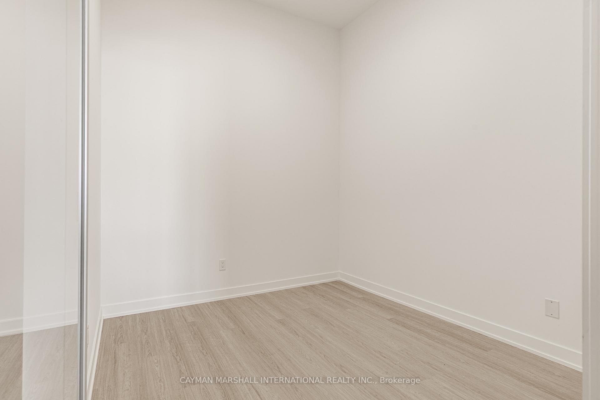 8188 Yonge Street Unit 103 photo 11