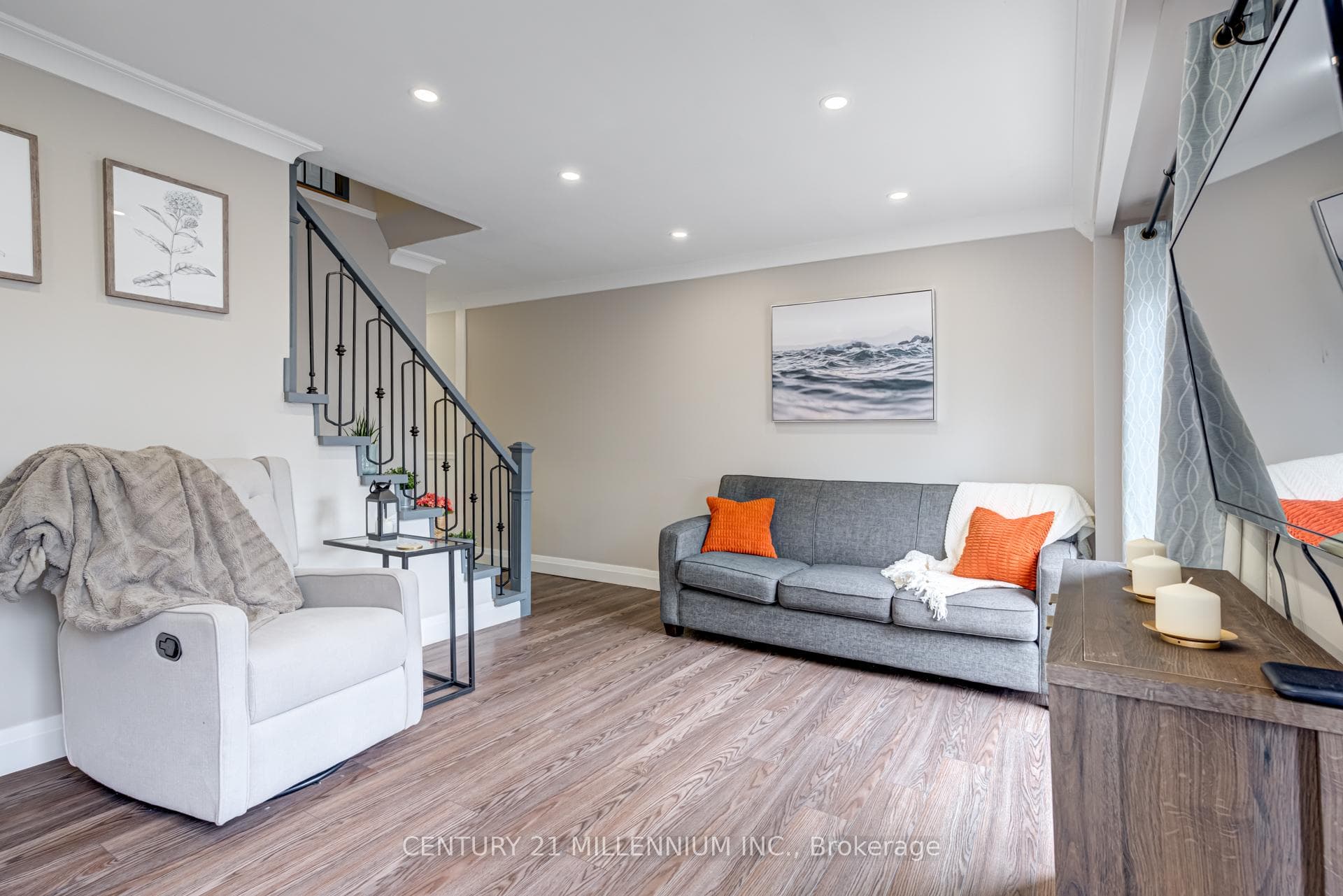 70 Foster Crescent photo 14