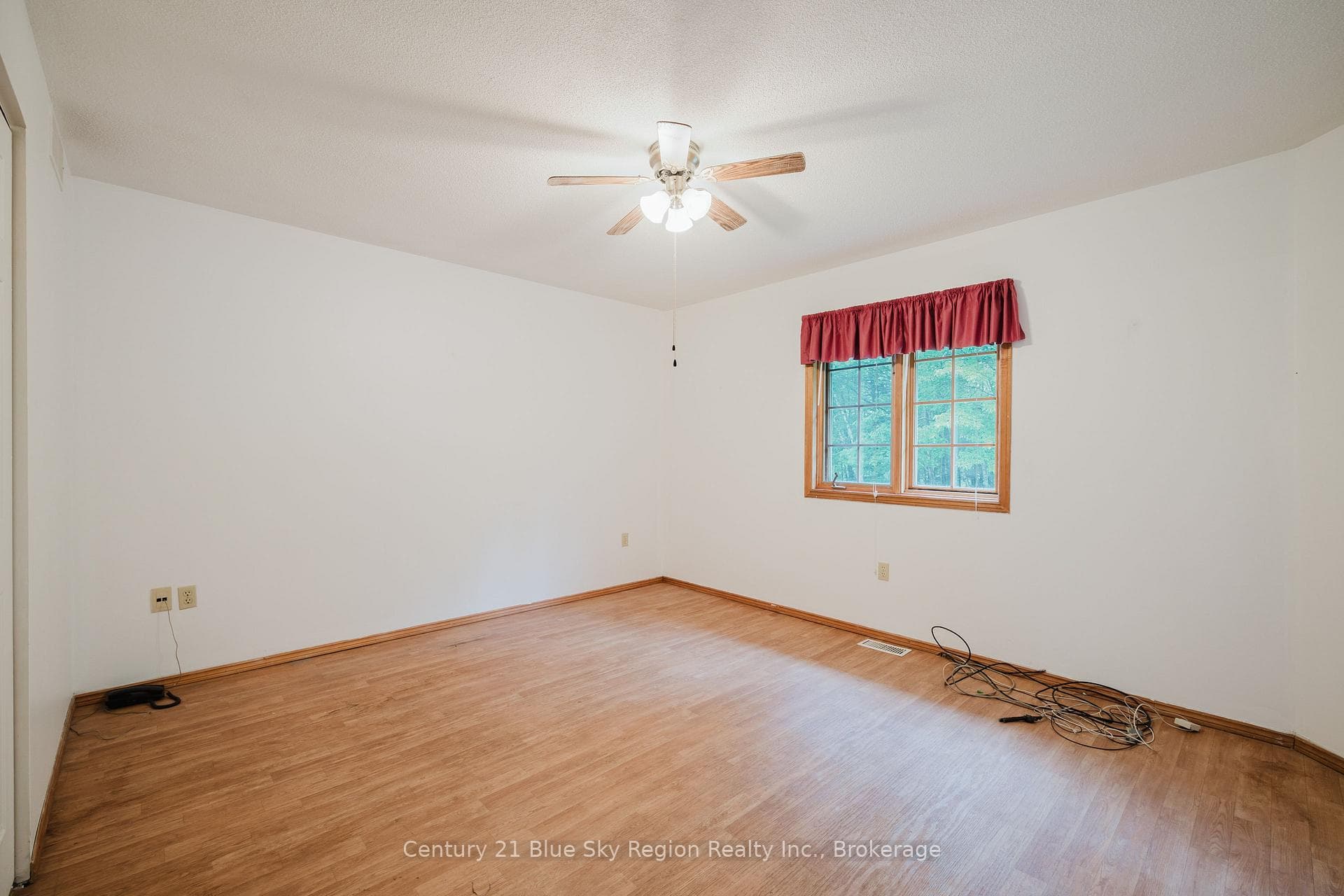 69 Waukegan Road photo 16