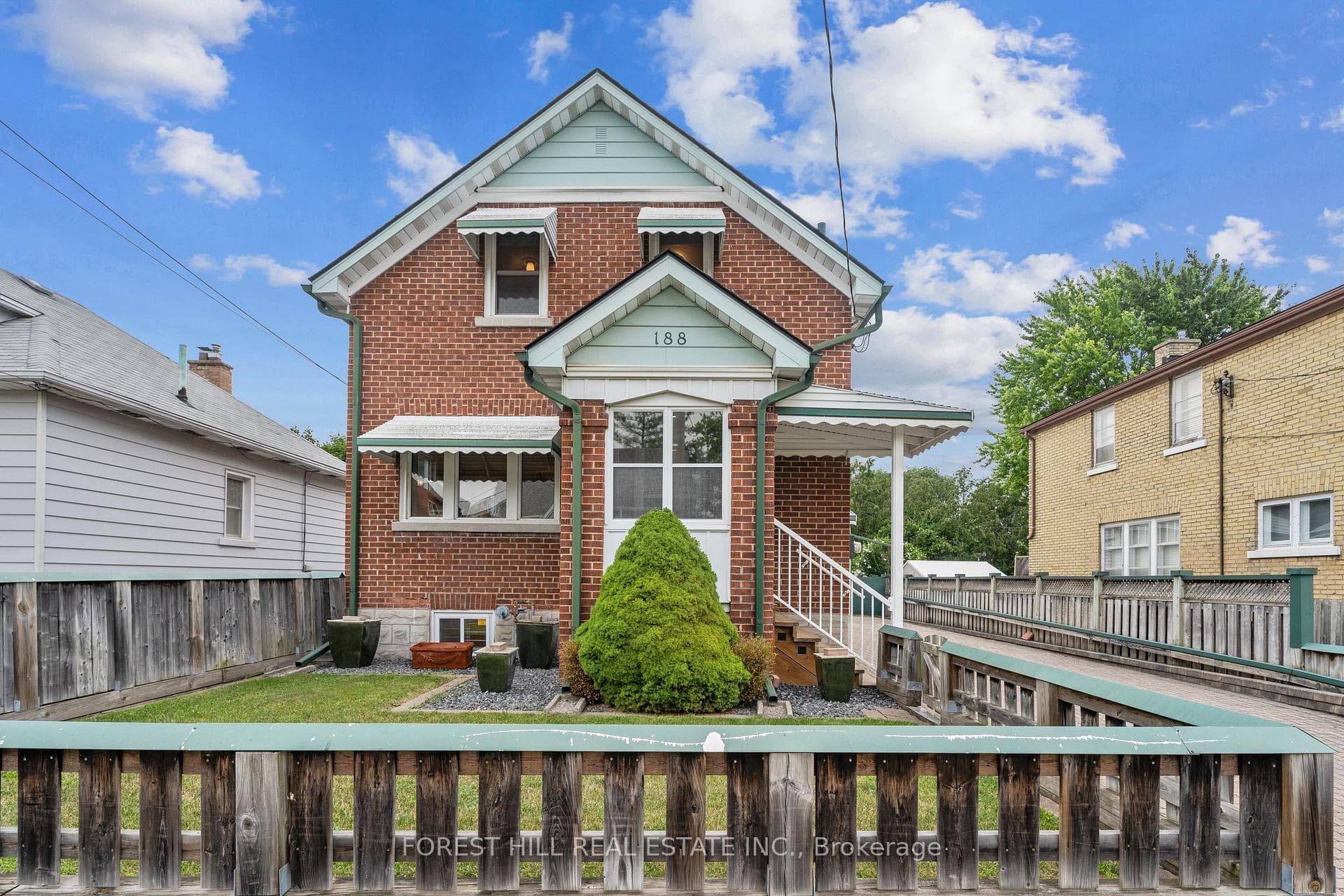 188 Wentworth Avenue photo 1