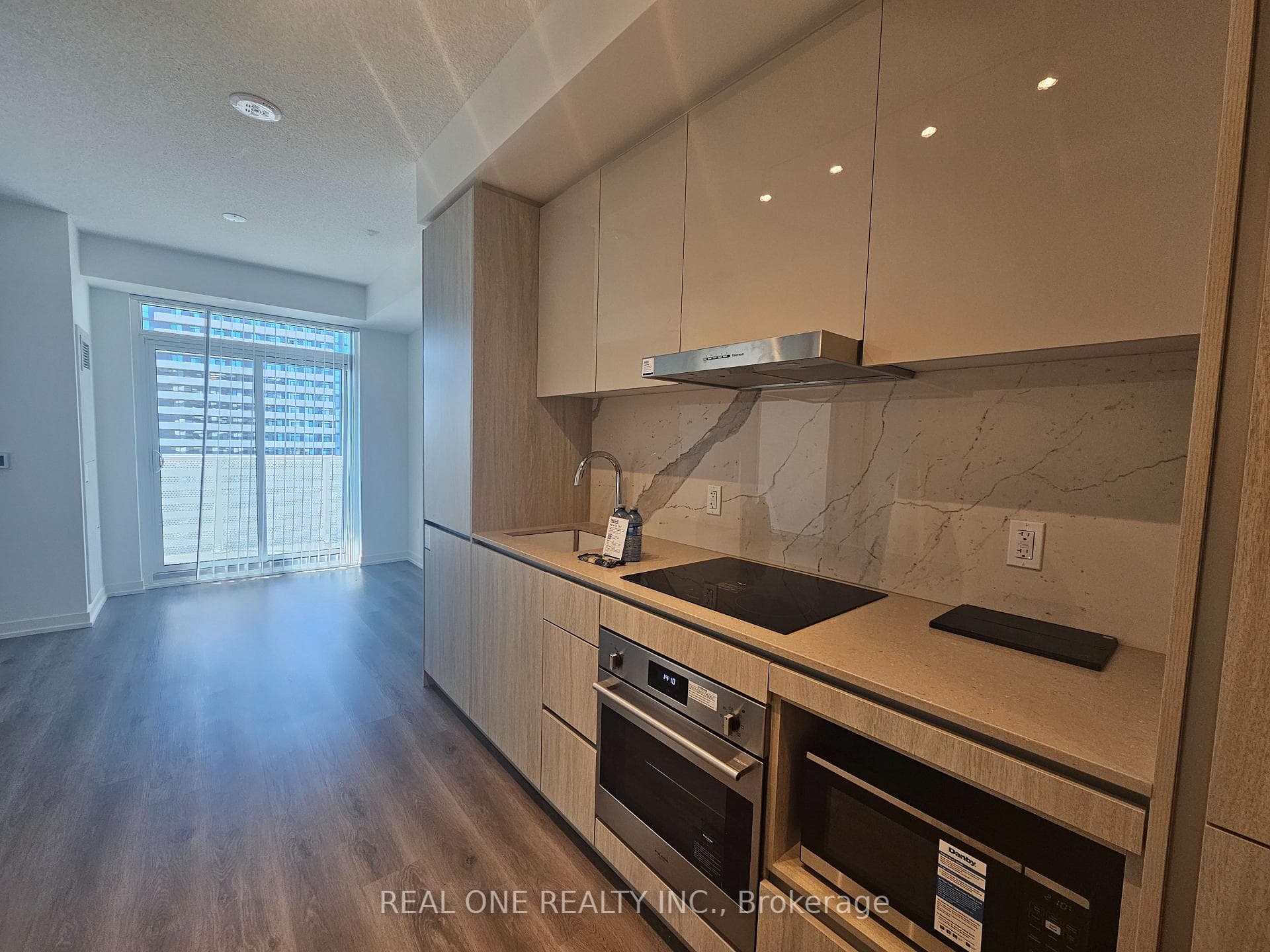 28 Interchange Way Unit 4215 photo 5