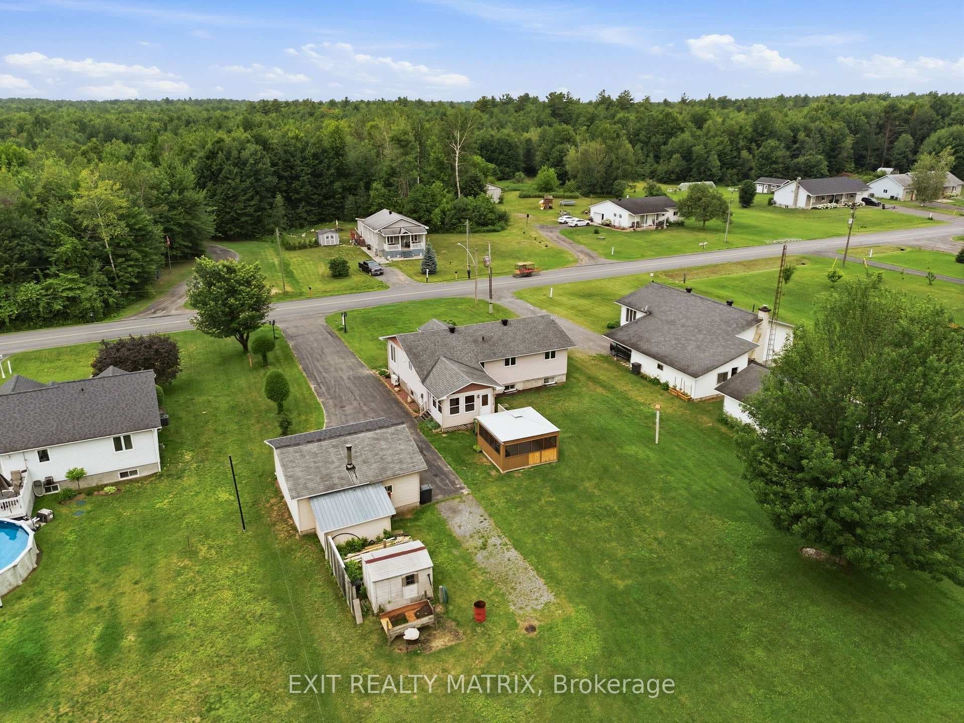 563 Lajeunesse Road photo 35