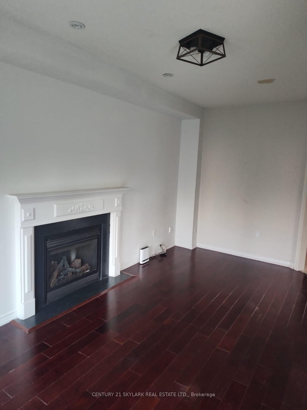 15 Surrey Drive photo 2