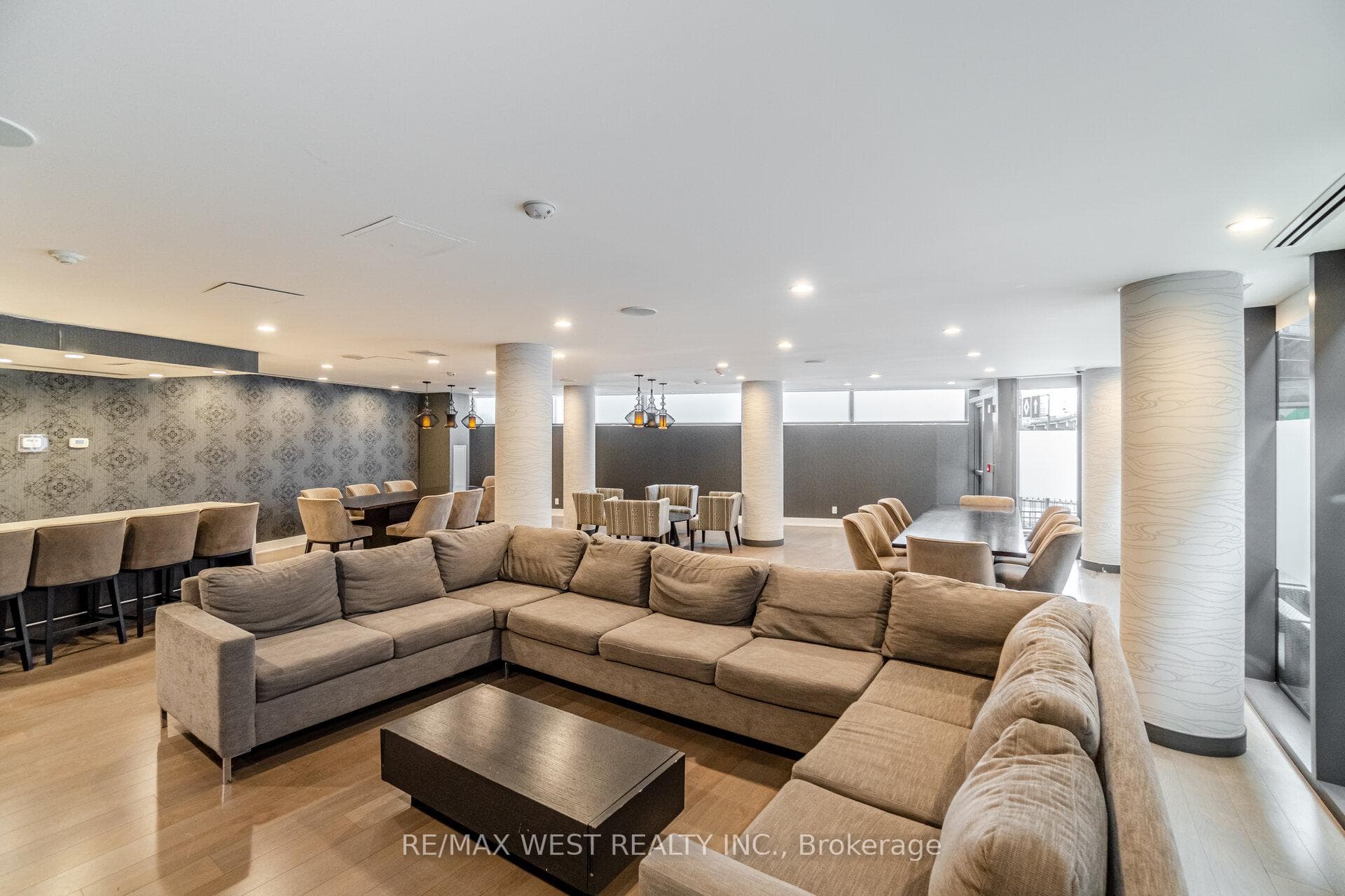 169 Fort York Boulevard Unit 715 photo 35