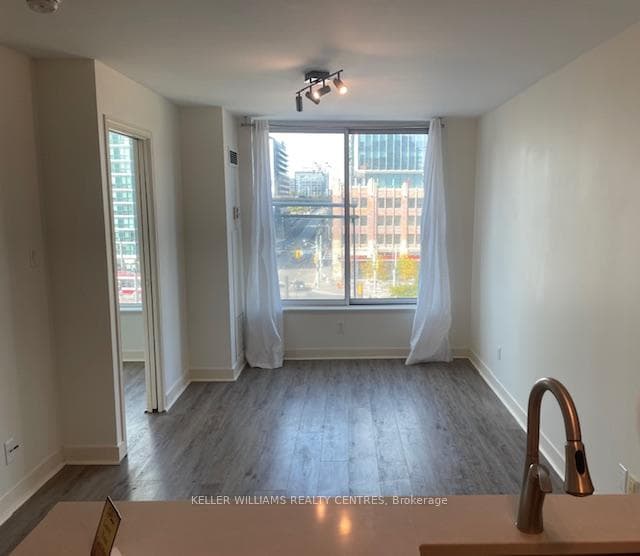 650 Queens Quay Unit 723 photo 14