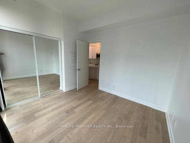 20 Bruyeres Mews Unit 1513 photo 3