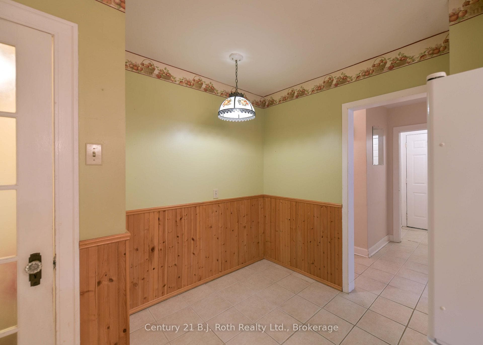 375 Parkhurst Crescent photo 17