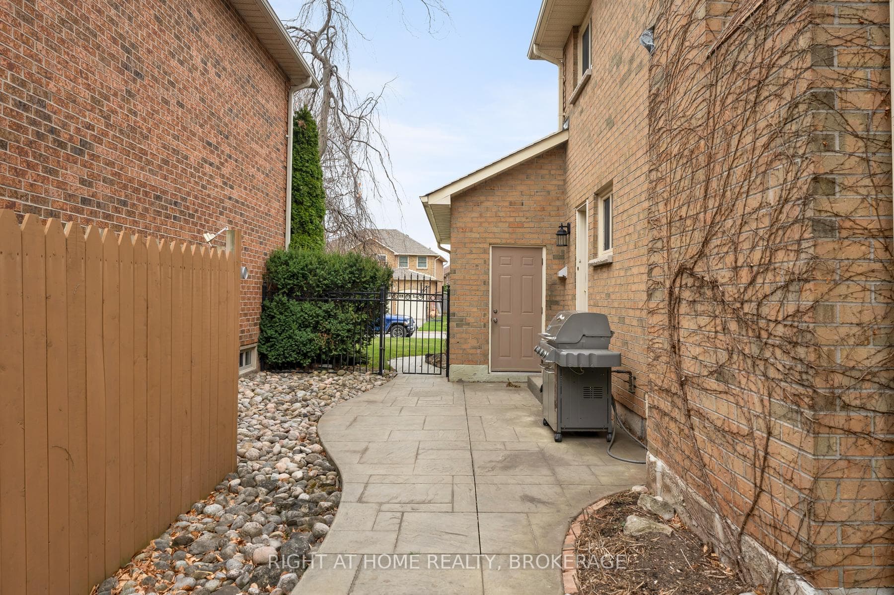 1333 Birchcliff Drive photo 23