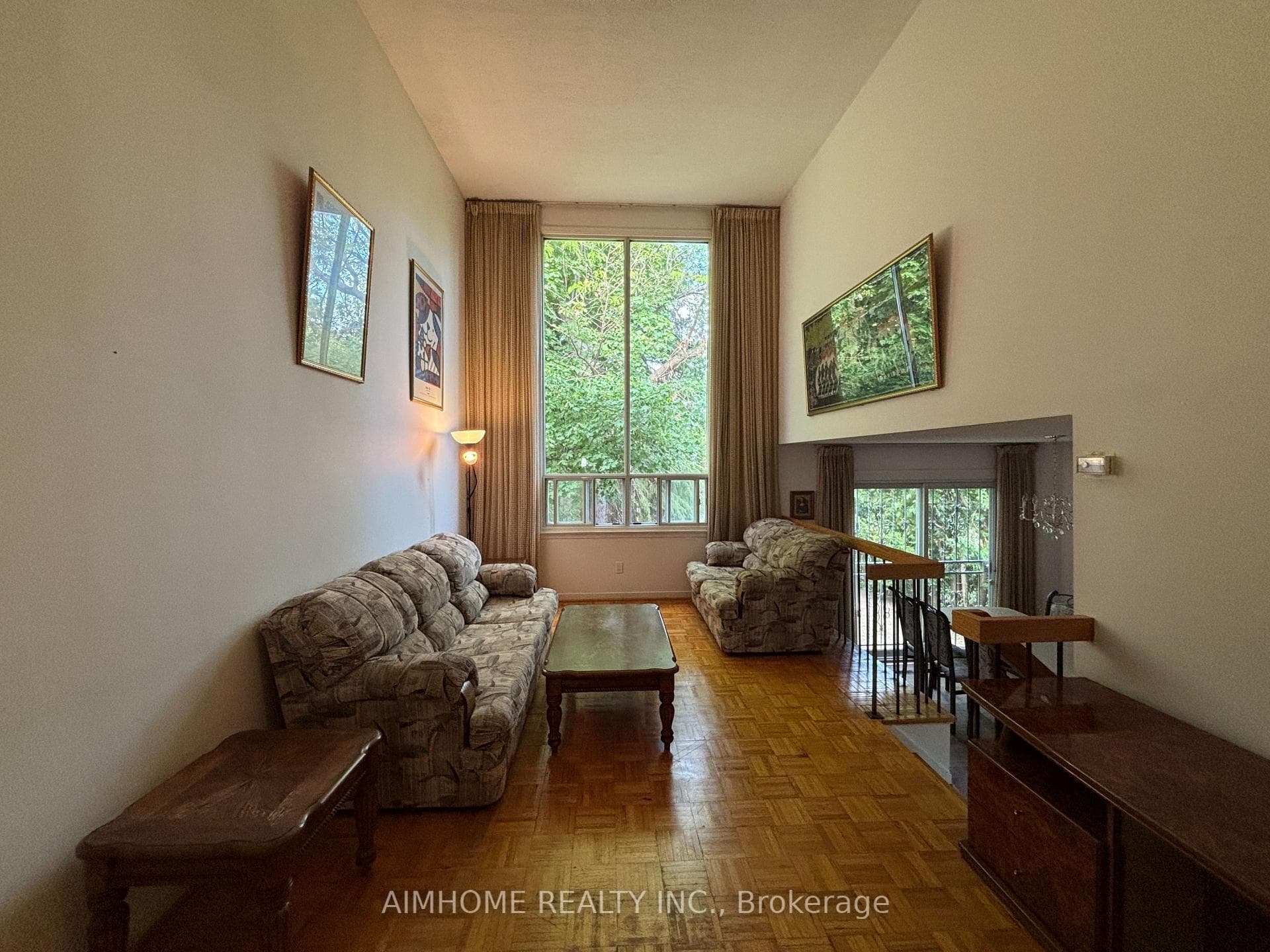 29 Snowshoe Crescent photo 4