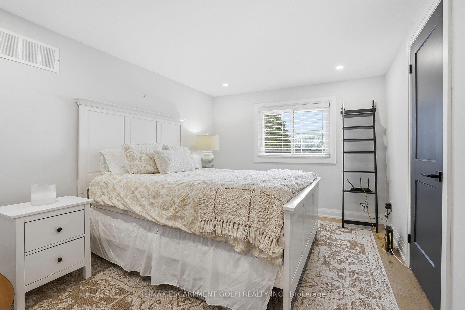 417 Elizabeth Street photo 18