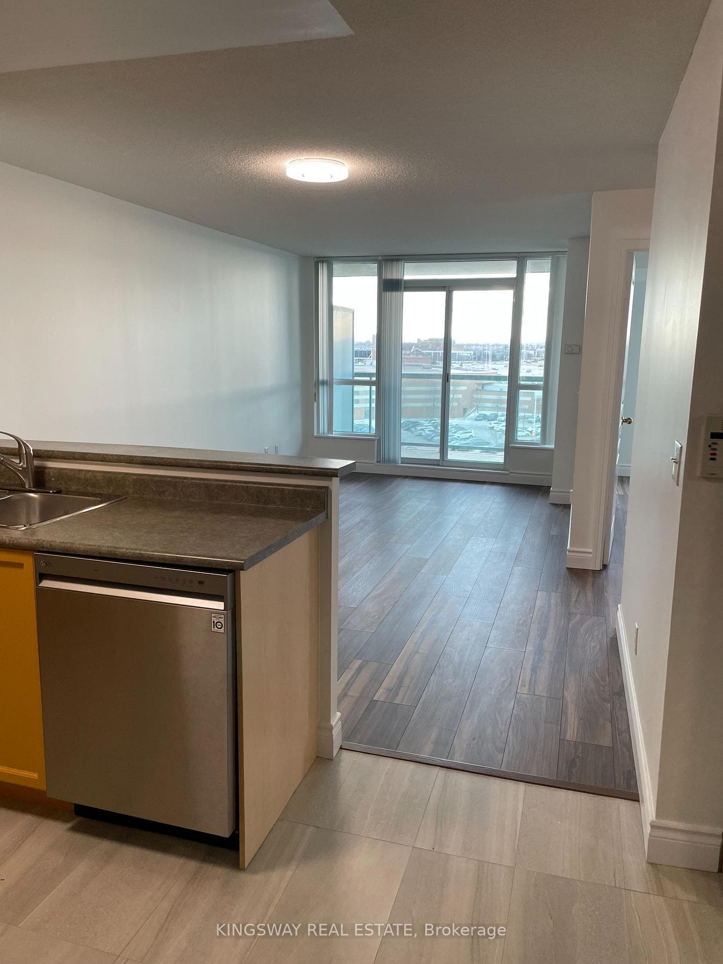 2545 Erin Centre Boulevard Unit 809 photo 5