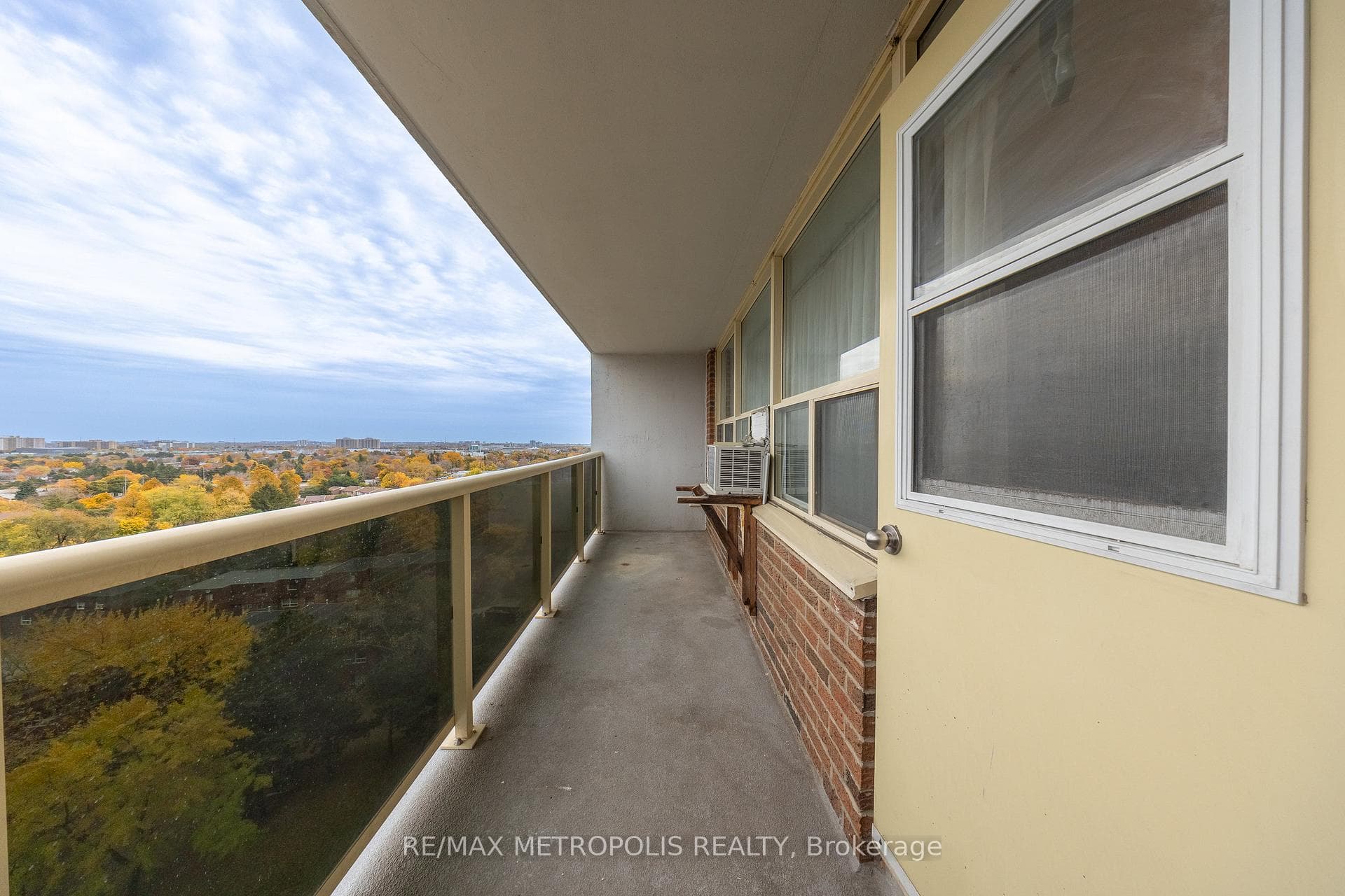 270 Palmdale Drive Unit 1405 photo 25