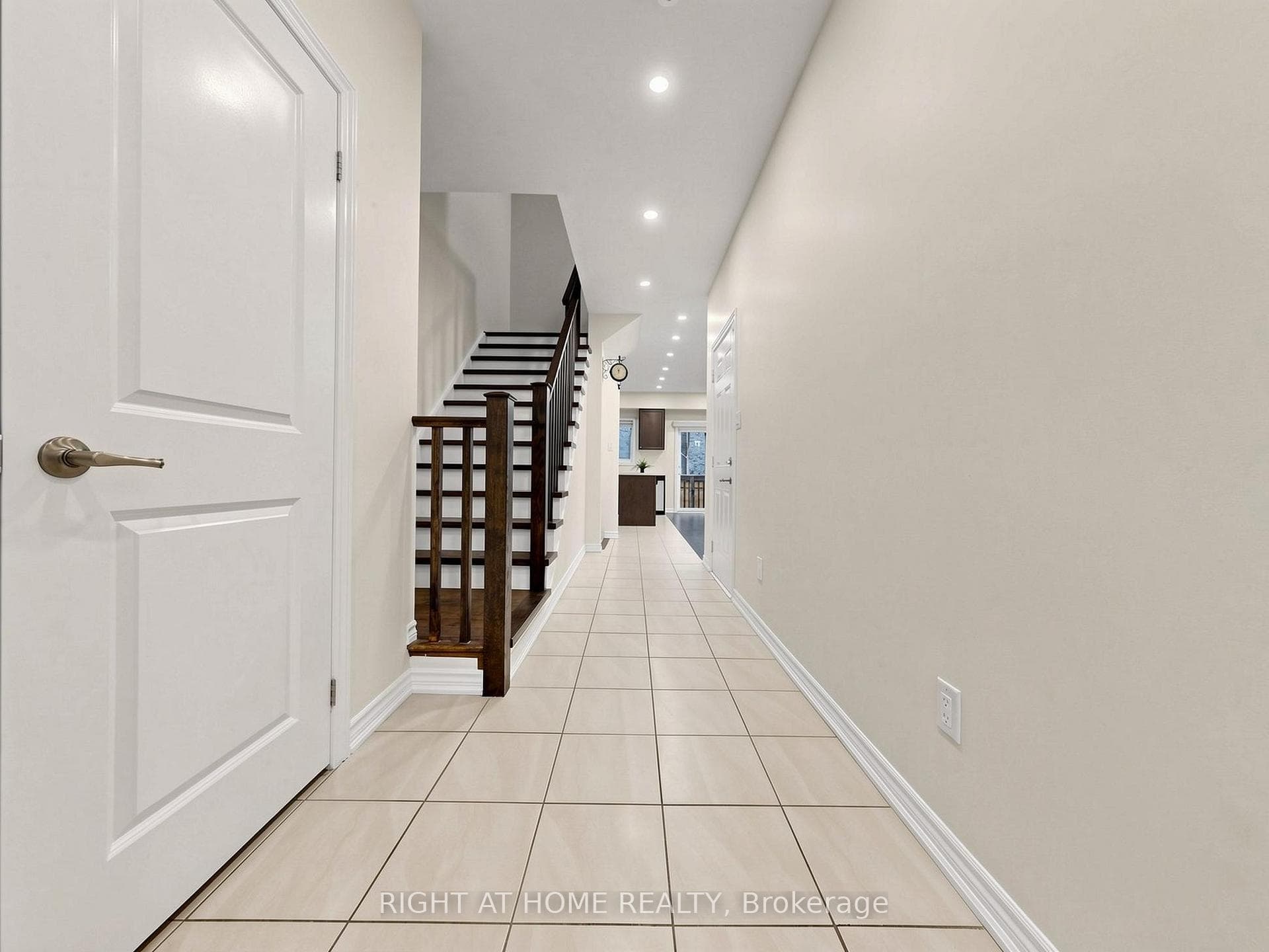 124 Mosaic Drive photo 4