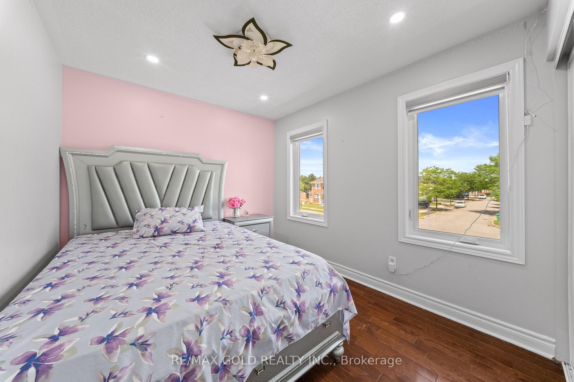 8 Bayridge Drive photo 20