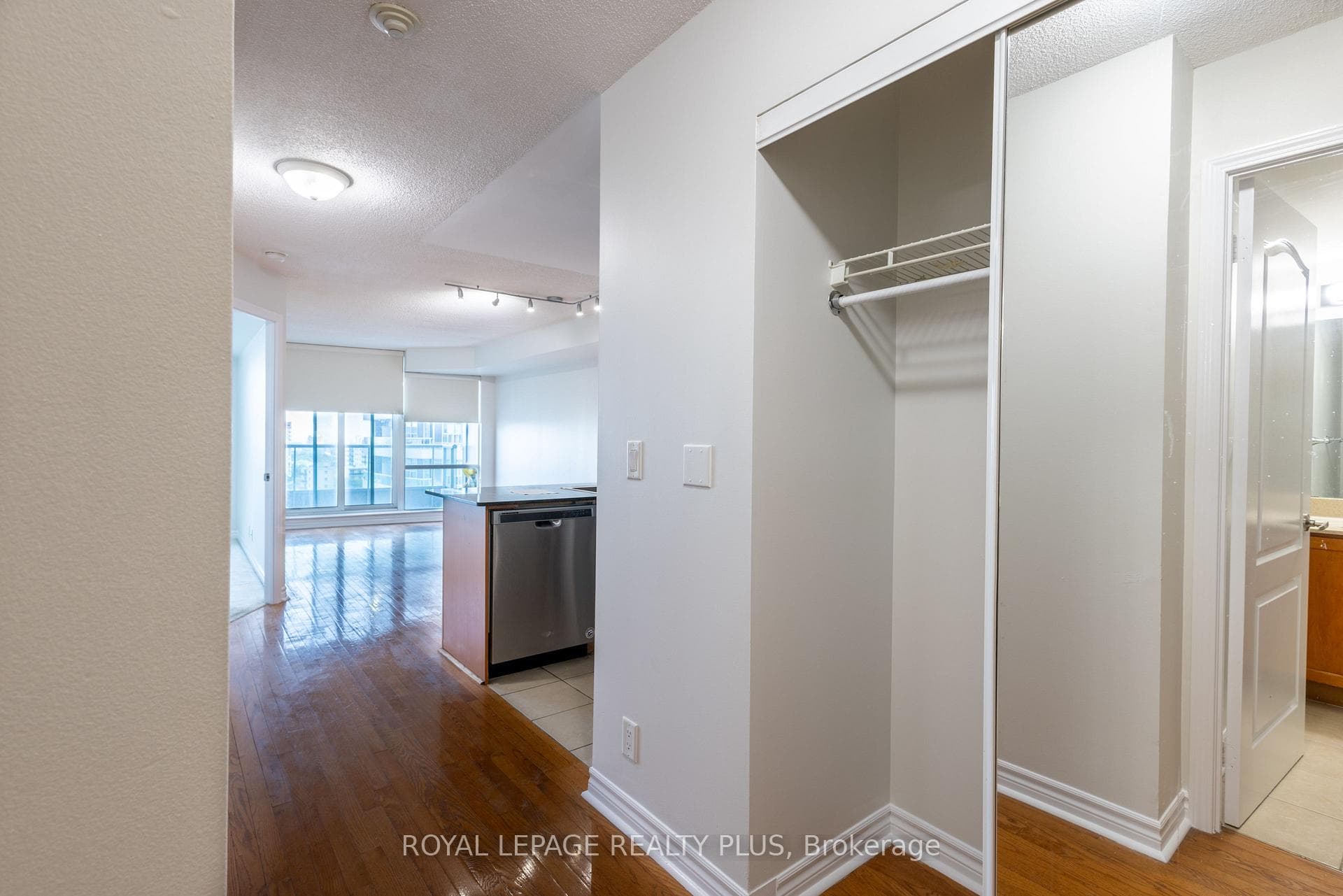 1 Elm Drive Unit 1204 photo 3