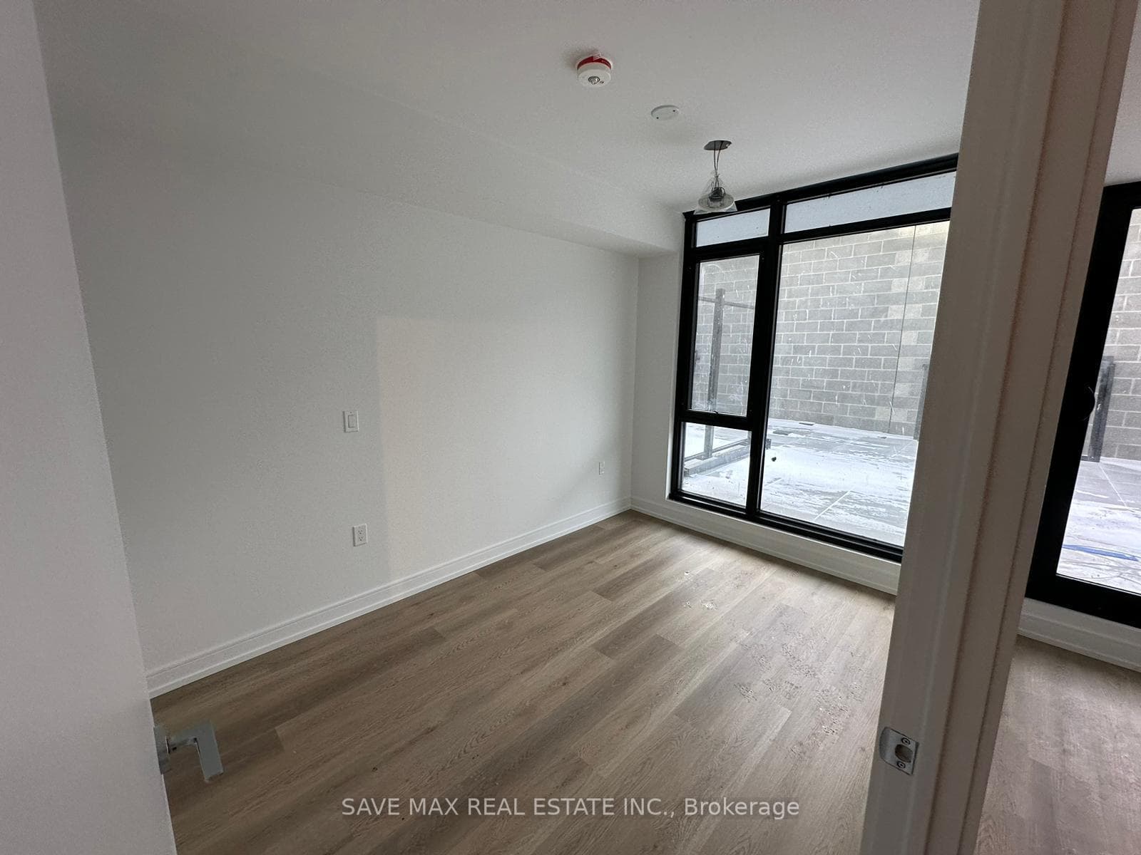 1 Jarvis Street Unit 302 photo 2