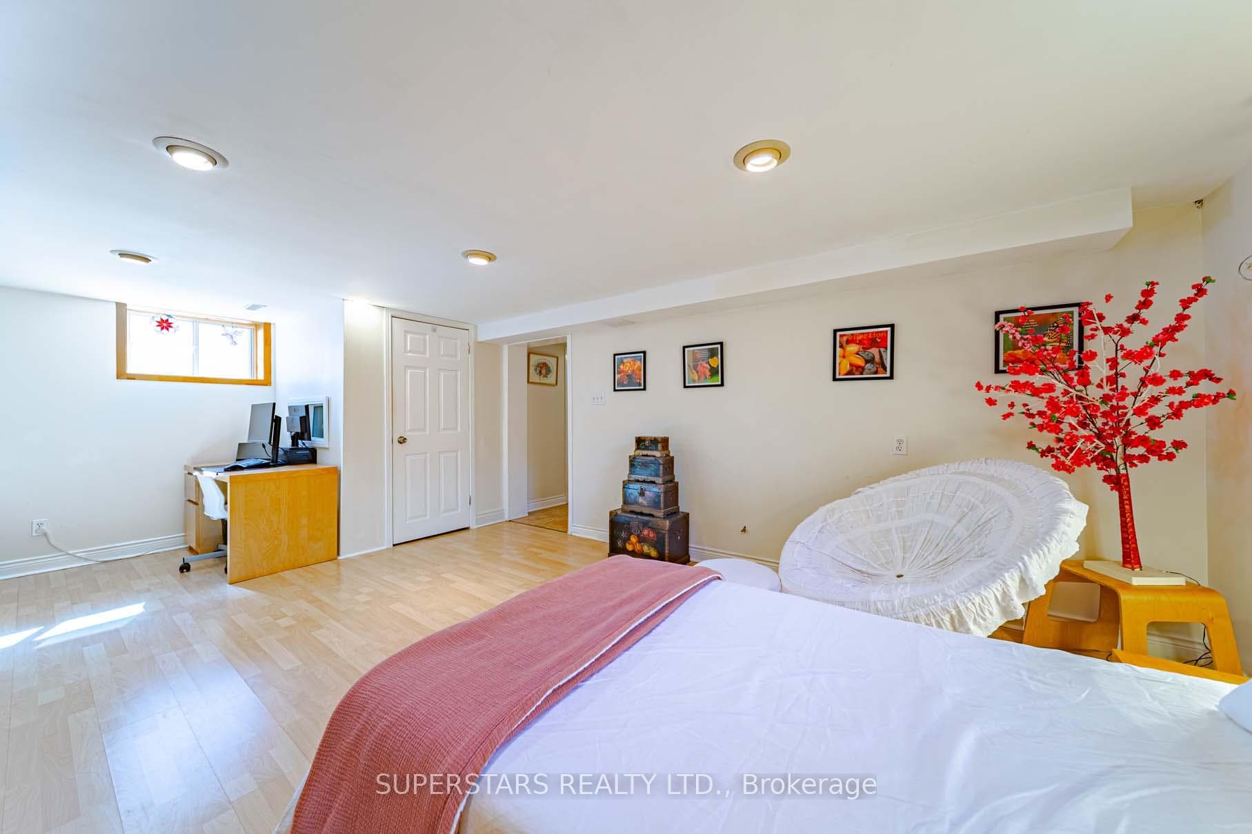 237 Ellington Drive photo 31