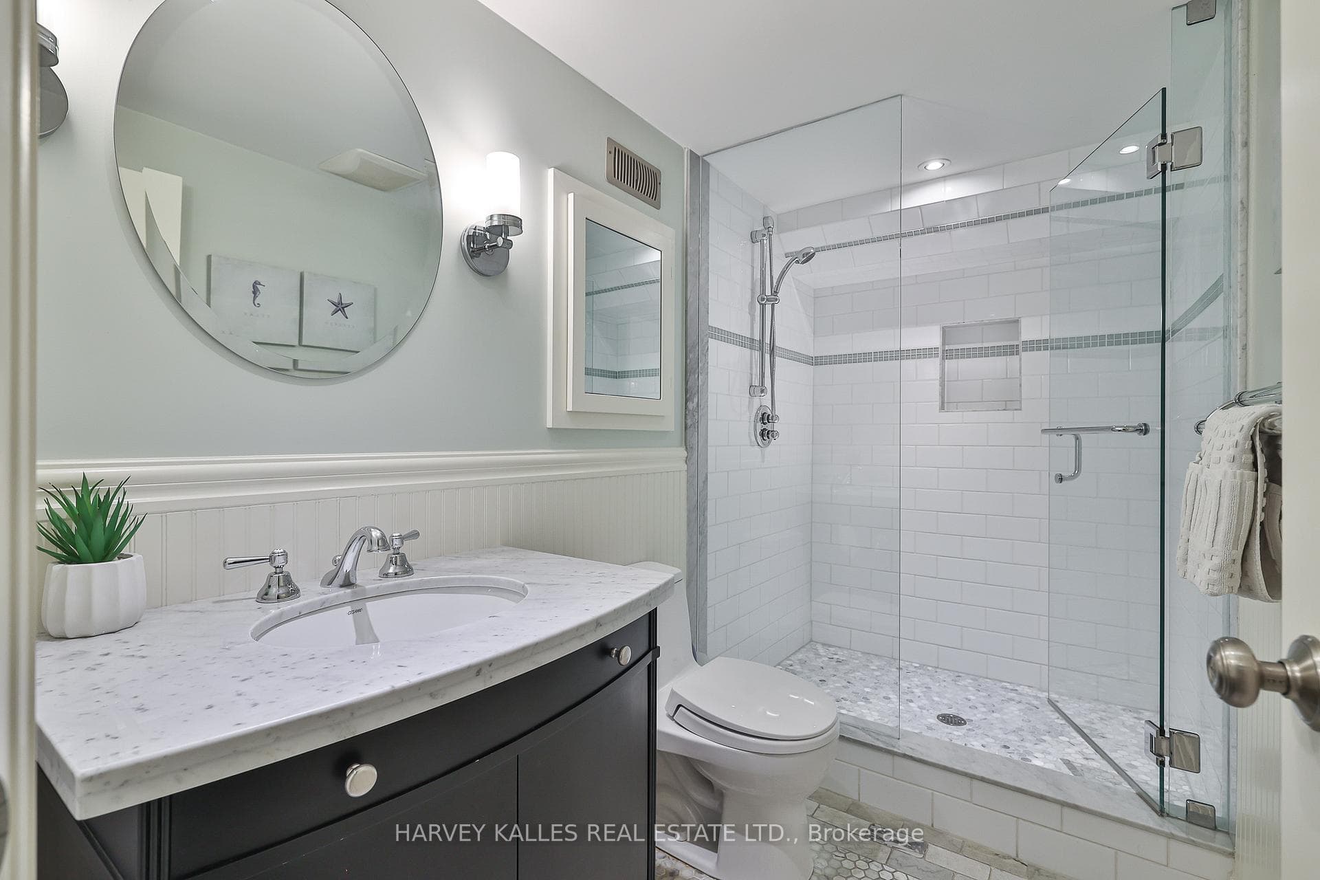 296 St Clements Avenue photo 29