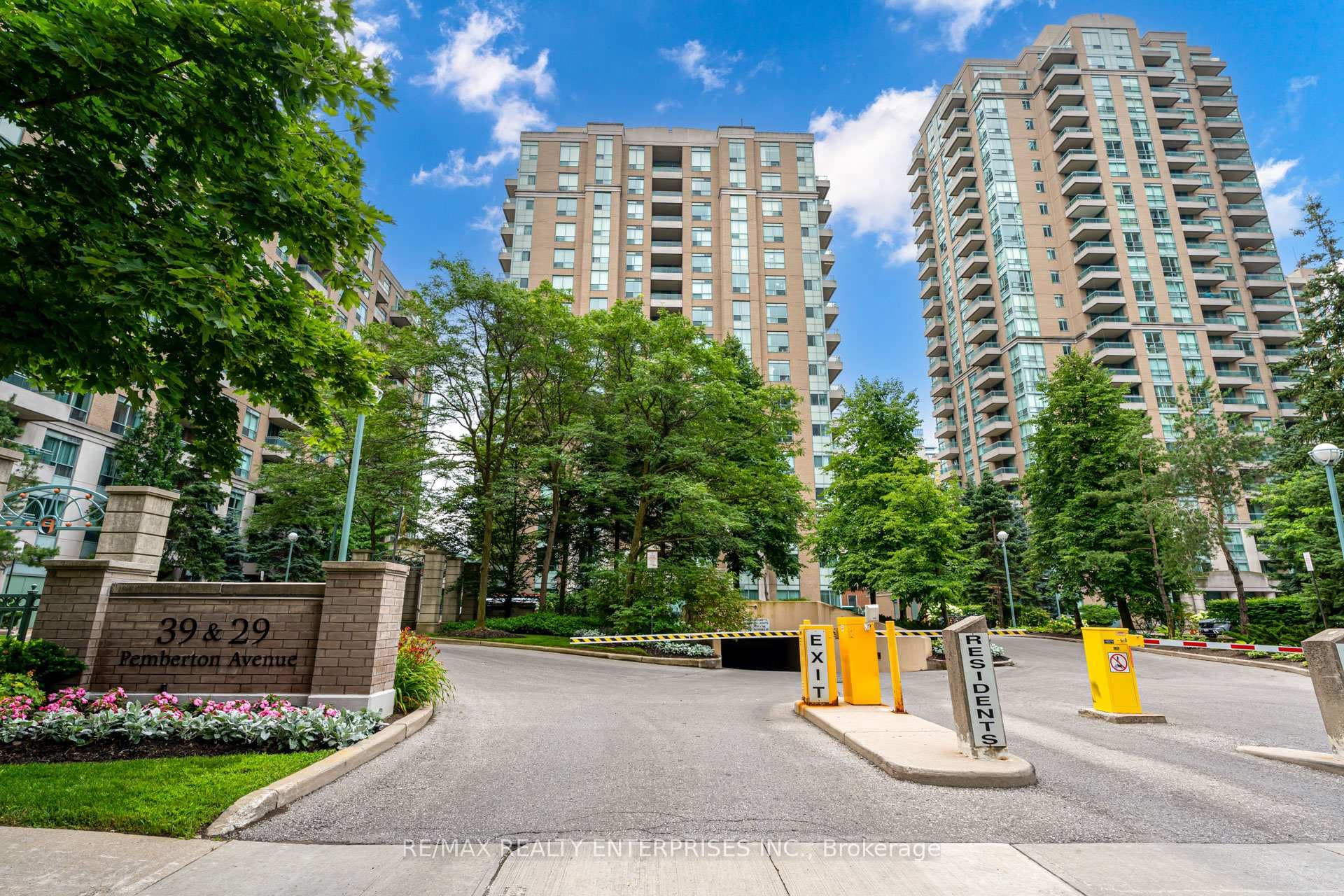 29 Pemberton Avenue Unit 701 photo 1