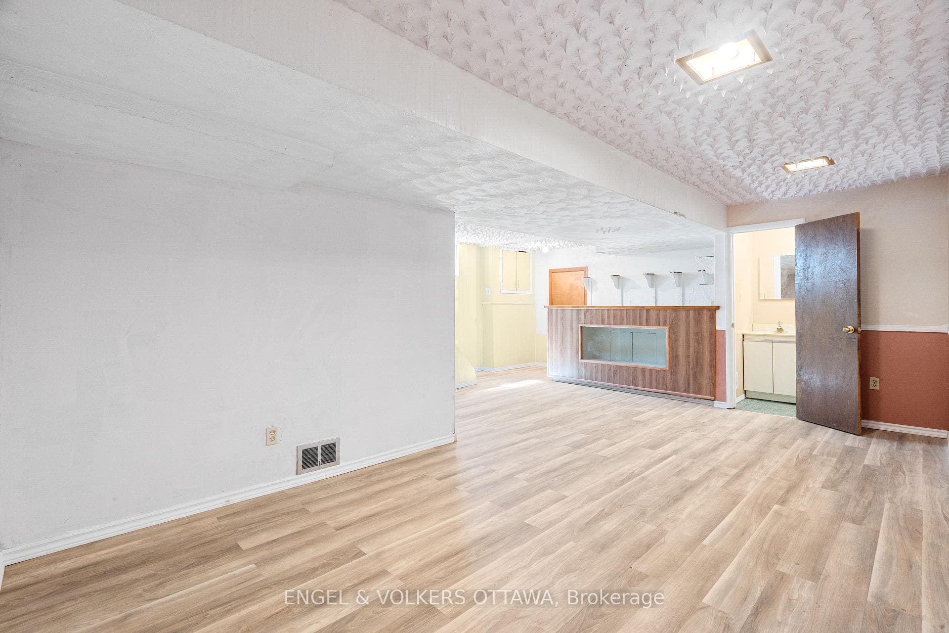1402 Kilborn Avenue photo 28