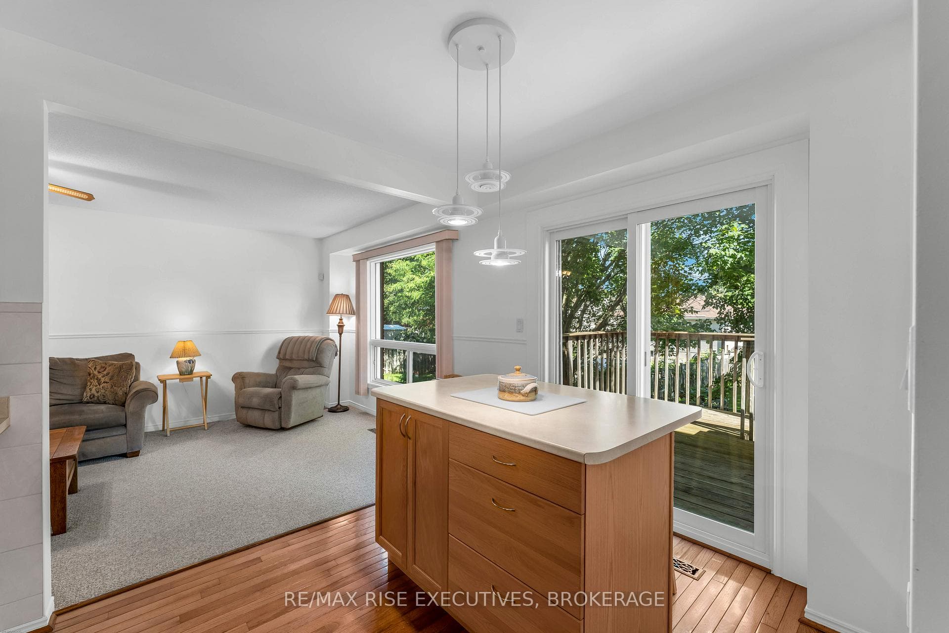 1304 Fisher Crescent photo 12