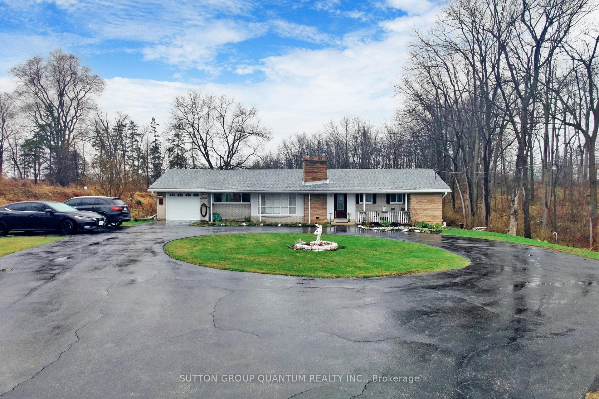 400 Maple Avenue photo 1