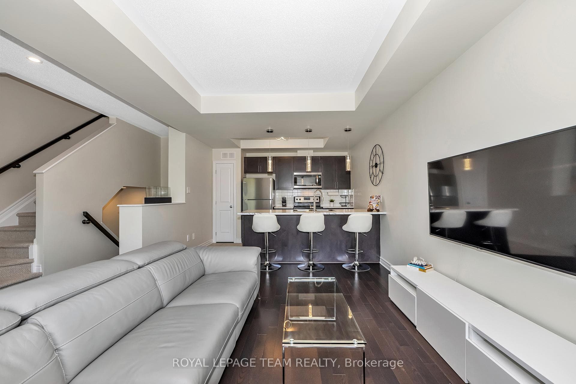 887 Kilbirnie Drive photo 12