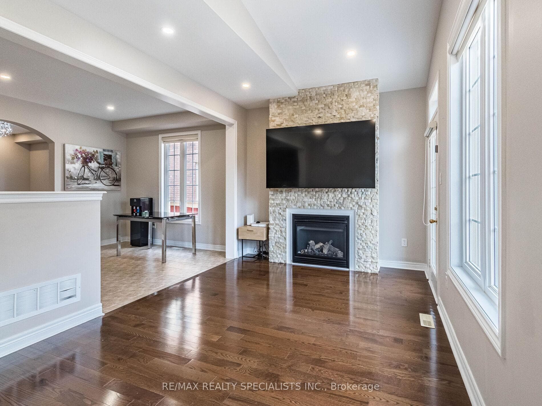 182 Hansard Drive photo 16
