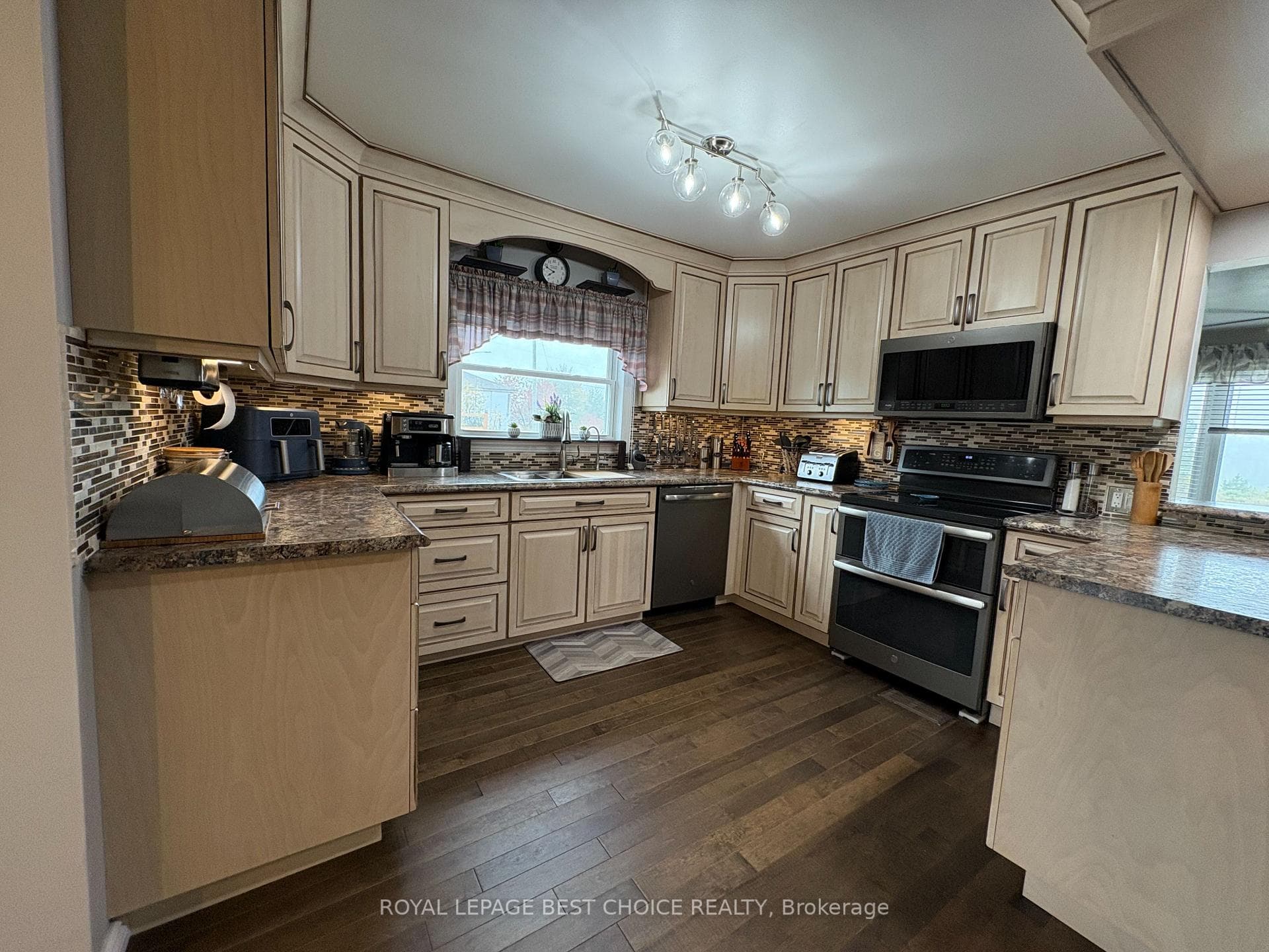 407 Matheson Street photo 26
