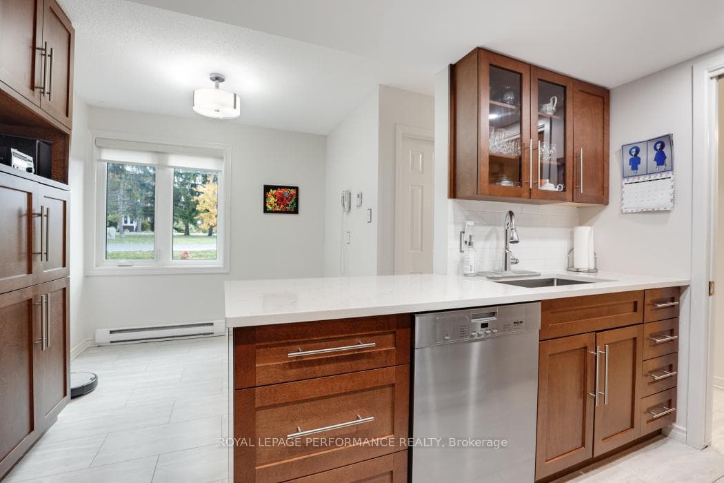 695 Richmond Road photo 14