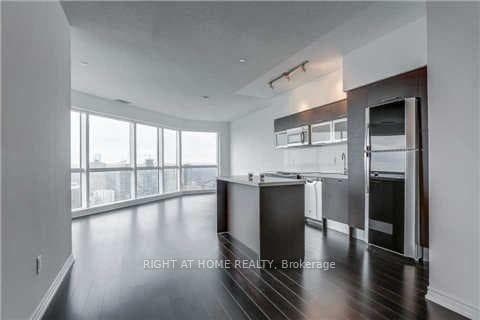 386 Yonge Street Unit 5016 photo 5