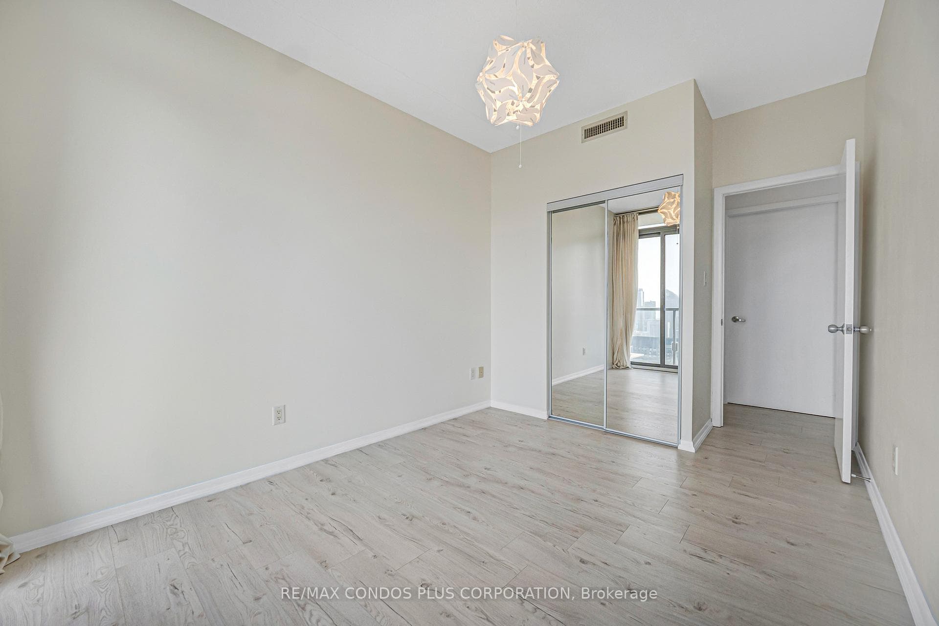 38 Grenville Street Unit 4404 photo 26