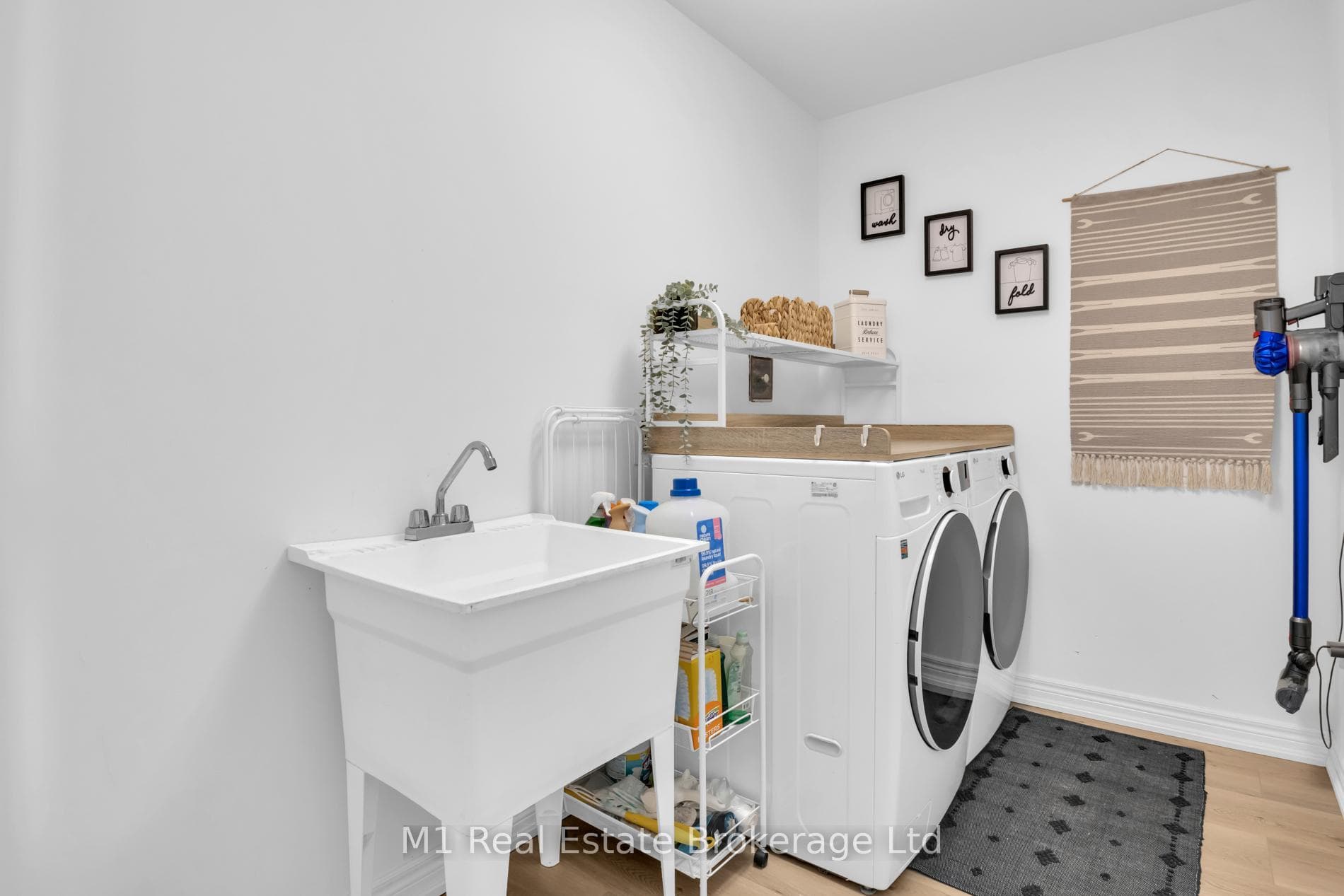 106 Edminston Drive photo 29