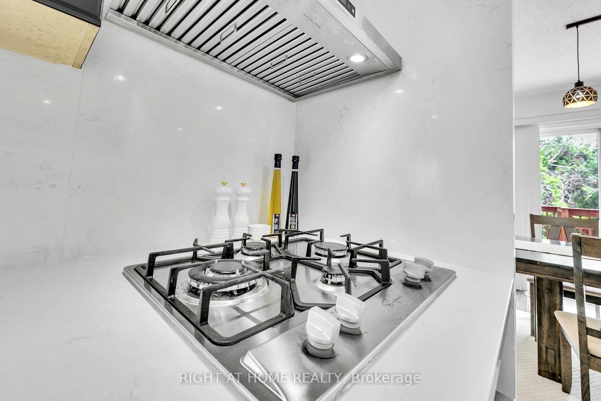 77 Milson Crescent photo 15
