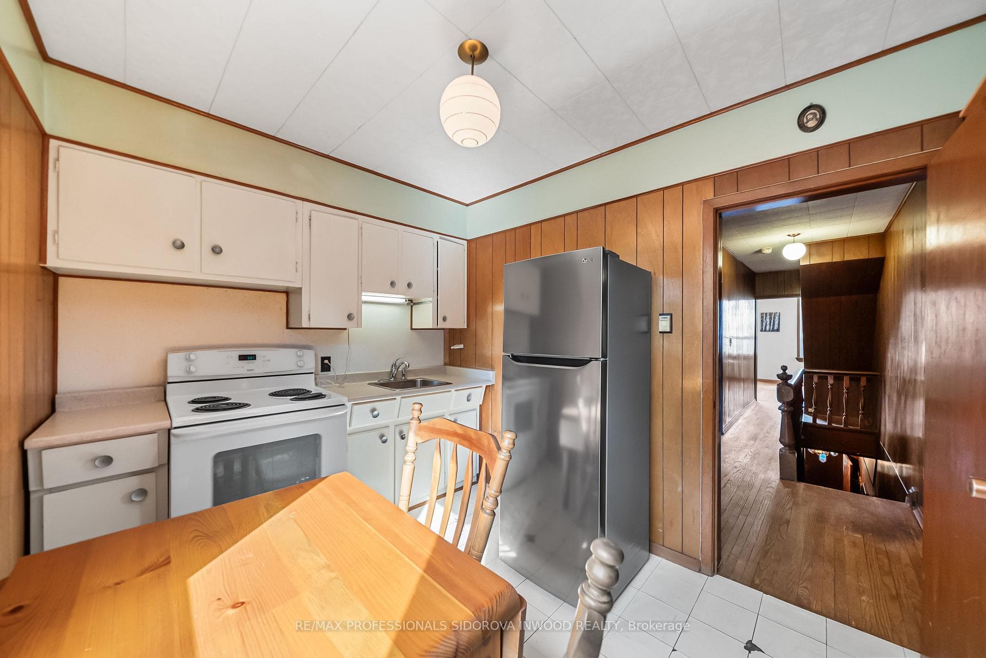 44 Golden Avenue photo 18