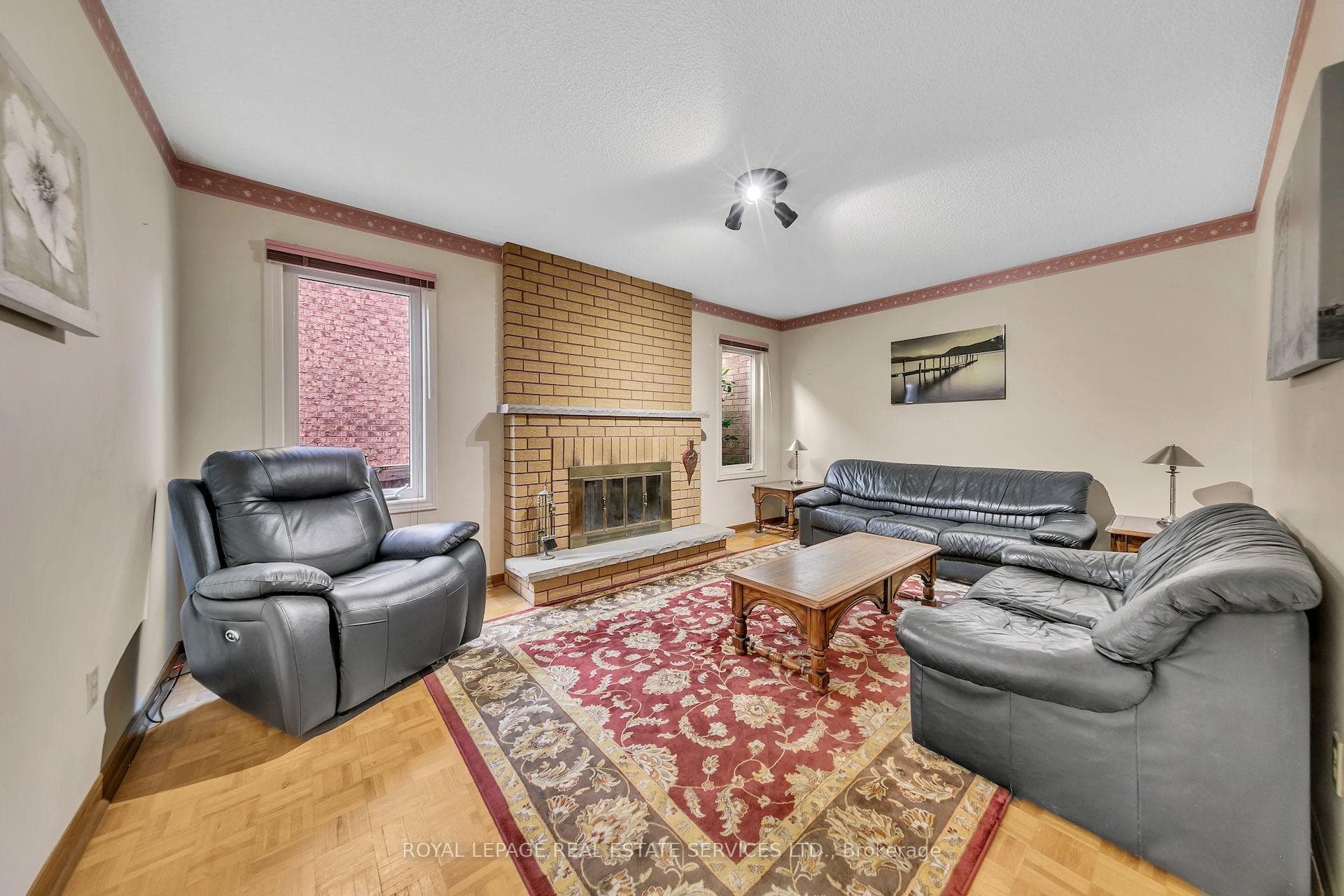 47 Velvet Crescent photo 13