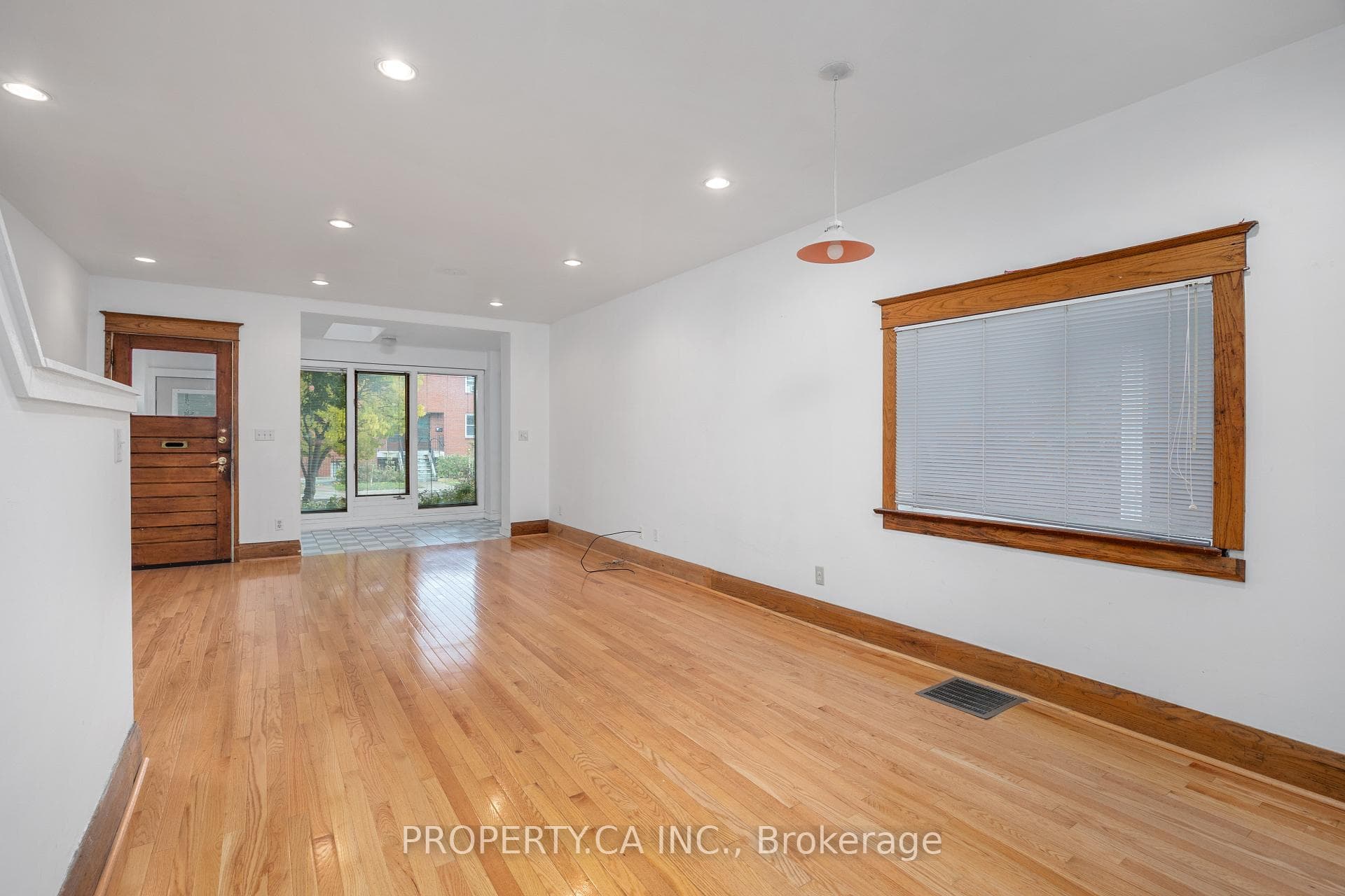 128 Stephenson Avenue photo 3