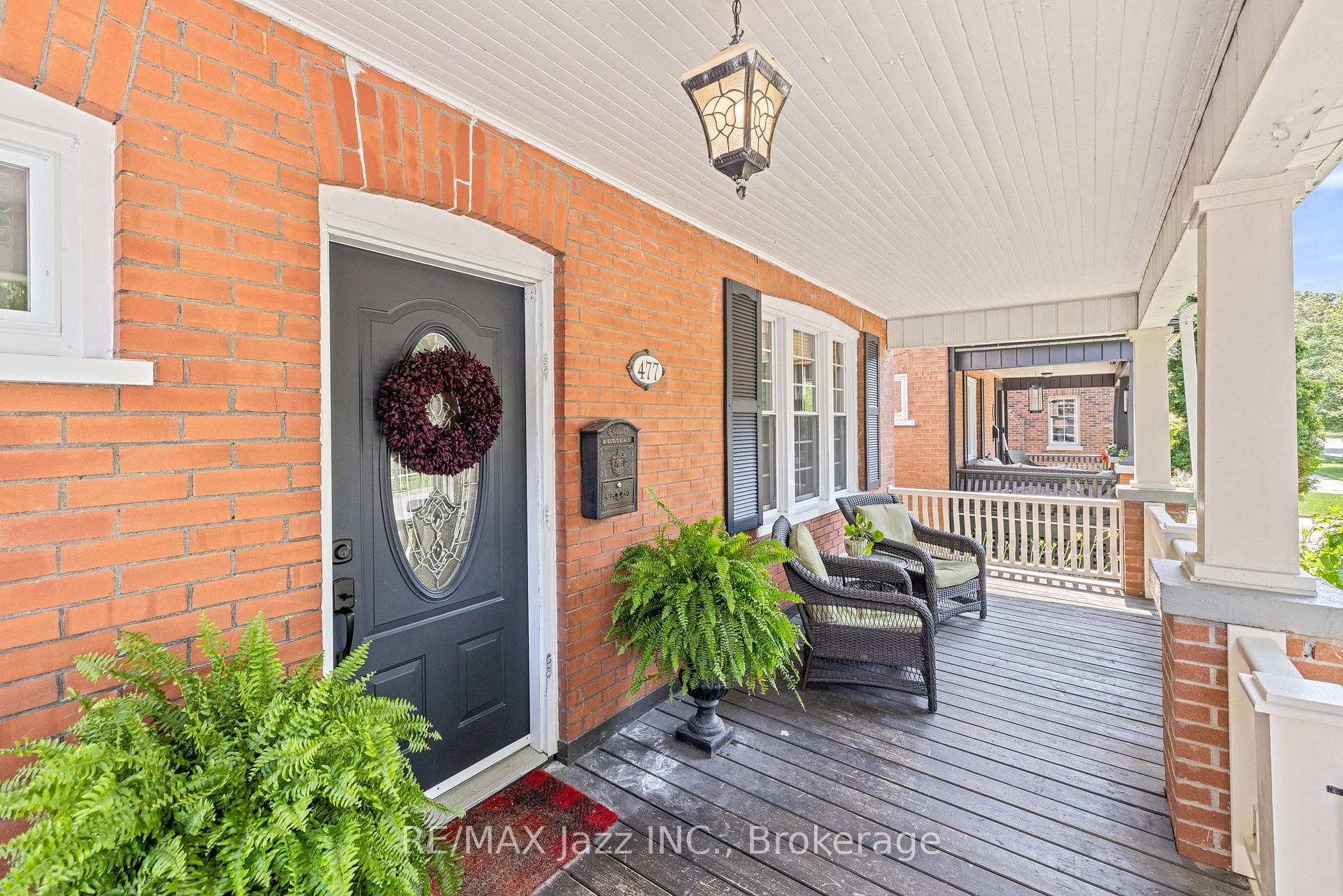 477 Masson Street photo 8