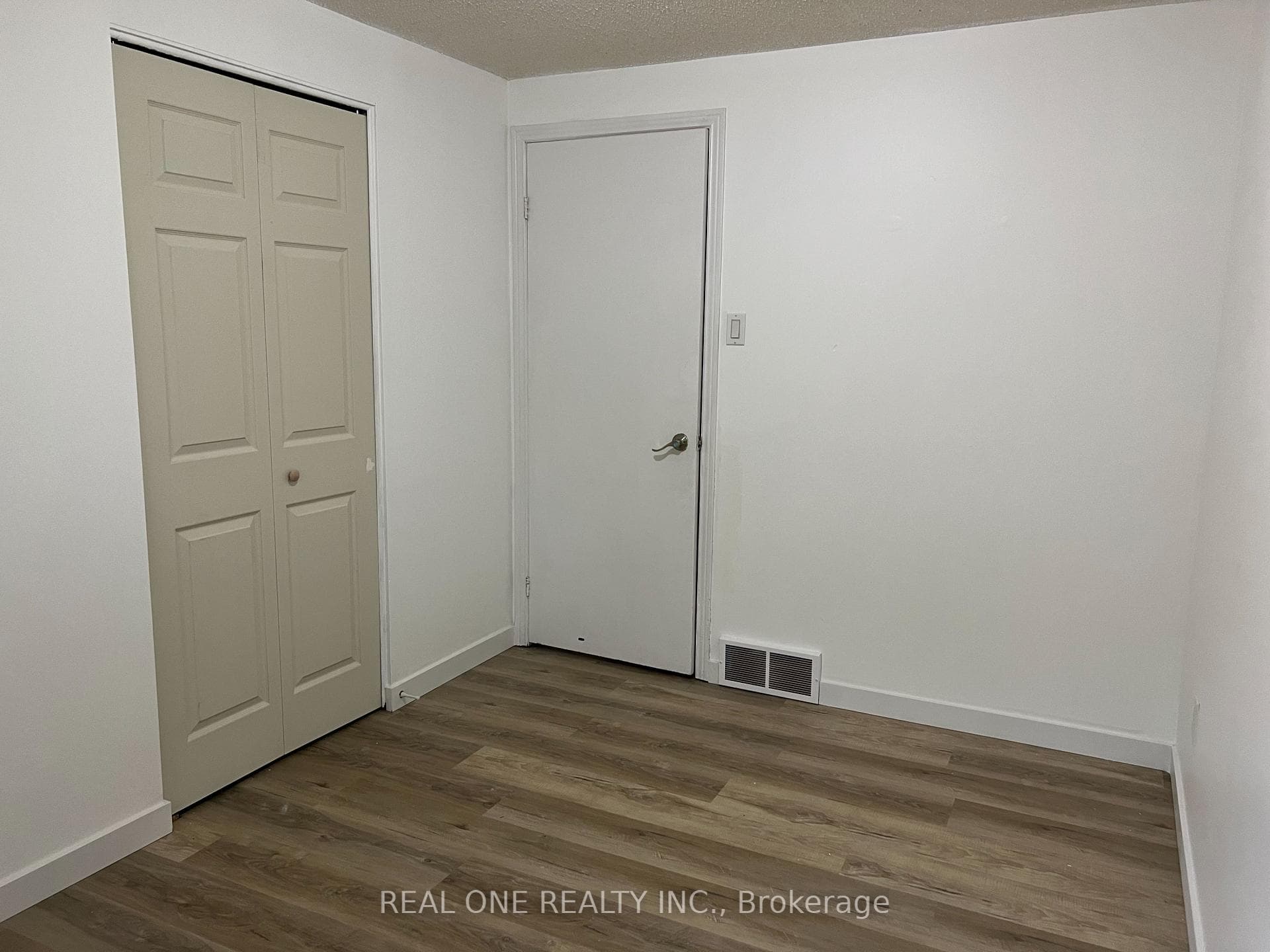 44 Banting Crescent photo 29