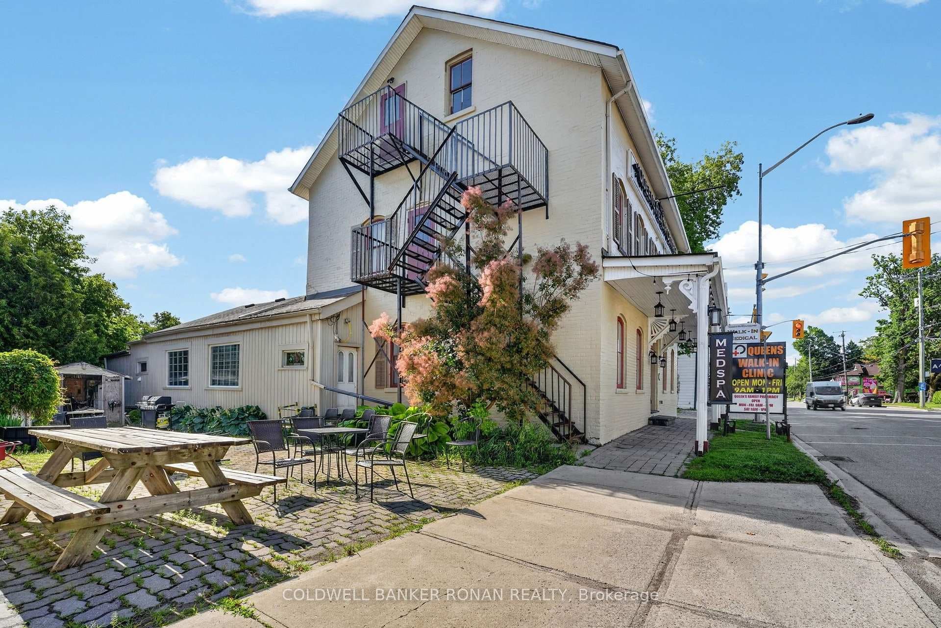 238 Barrie Street photo 17