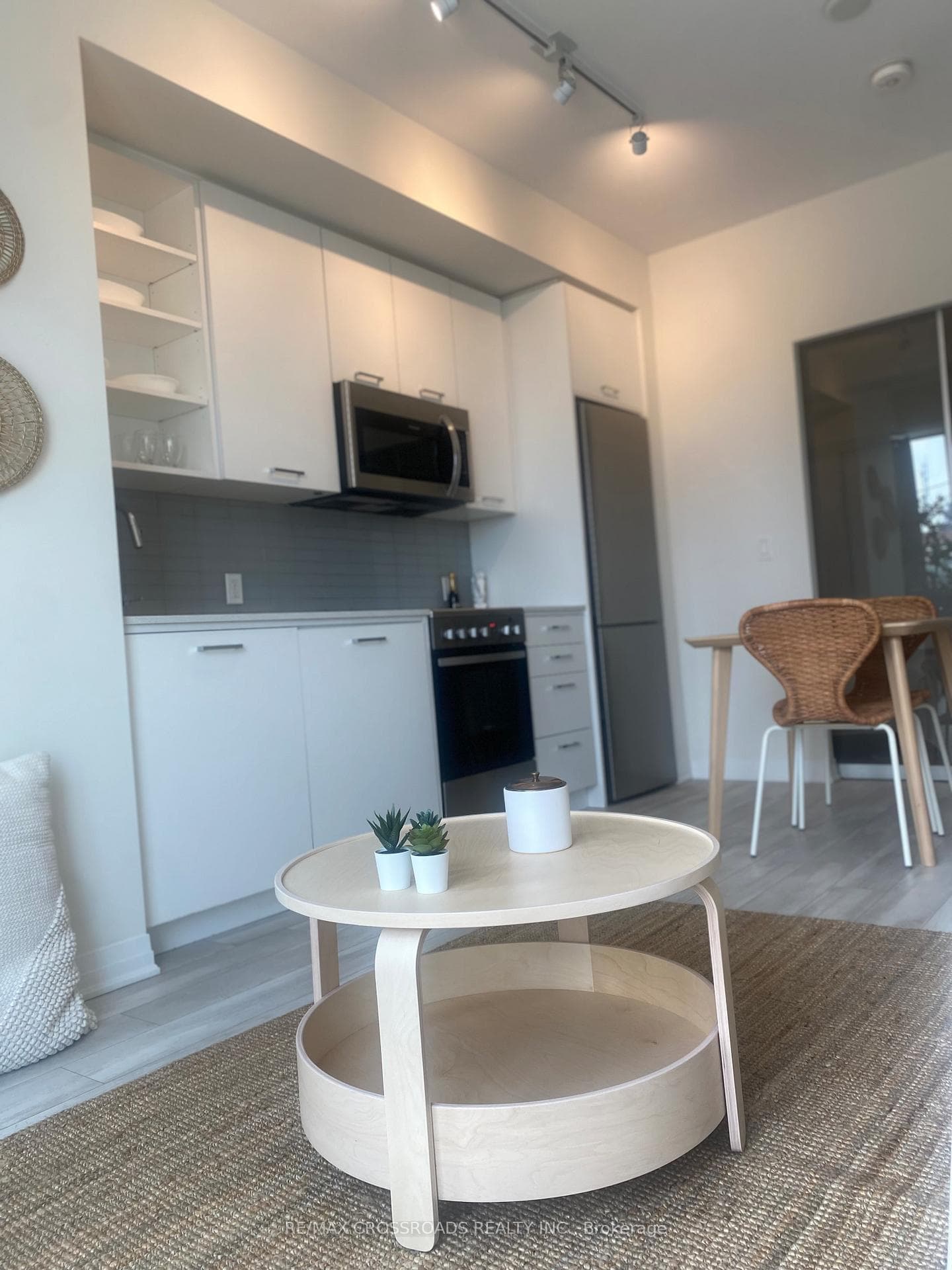 1630 Queen Street Unit 414 photo 4