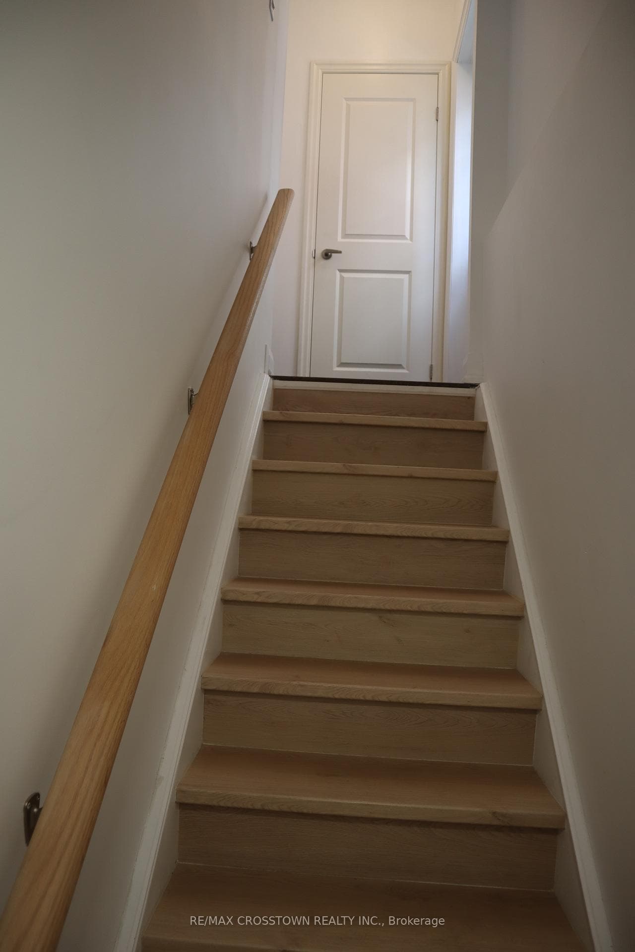 492 Greenwood Drive Unit B photo 3