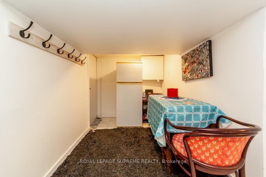 95 Silverthorn Avenue photo 33